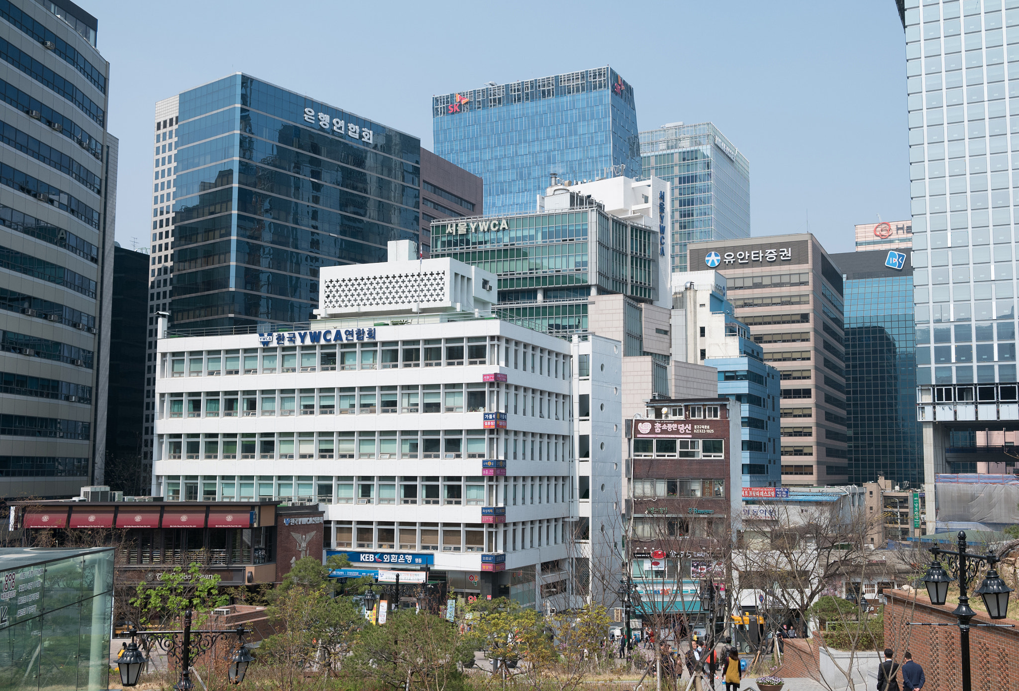 Fujifilm X-A2 + Fujifilm XF 18-55mm F2.8-4 R LM OIS sample photo. Buildings in myeong dong photography