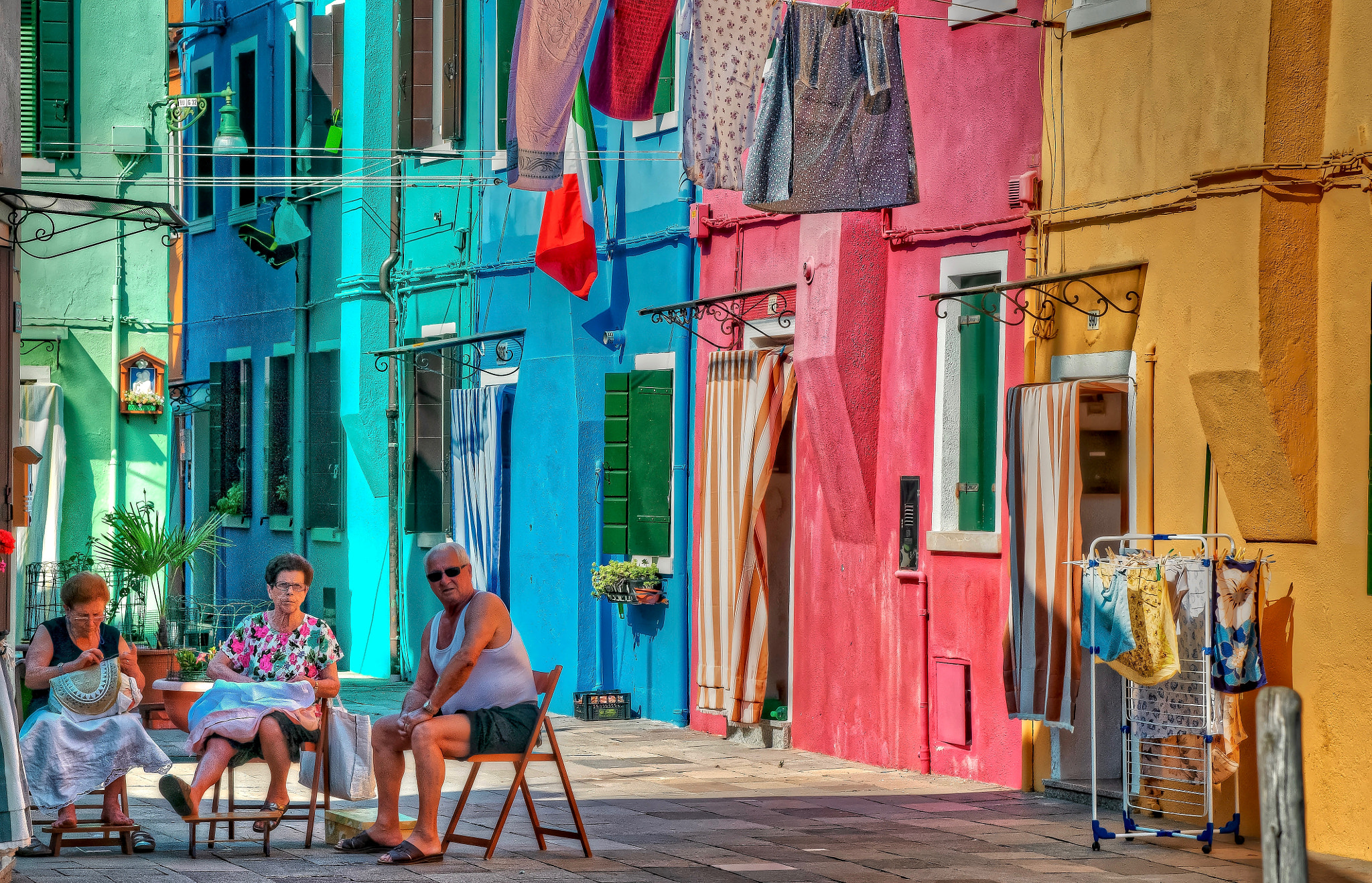 Nikon AF-S Nikkor 24-120mm F4G ED VR sample photo. A busy afternoon, burano, italy photography