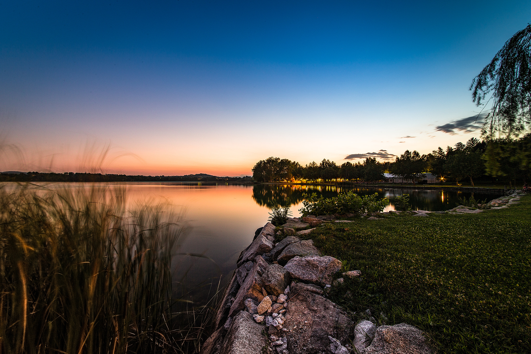 Canon EOS-1D X + Sigma 12-24mm F4.5-5.6 II DG HSM sample photo. Gavirate's lake photography