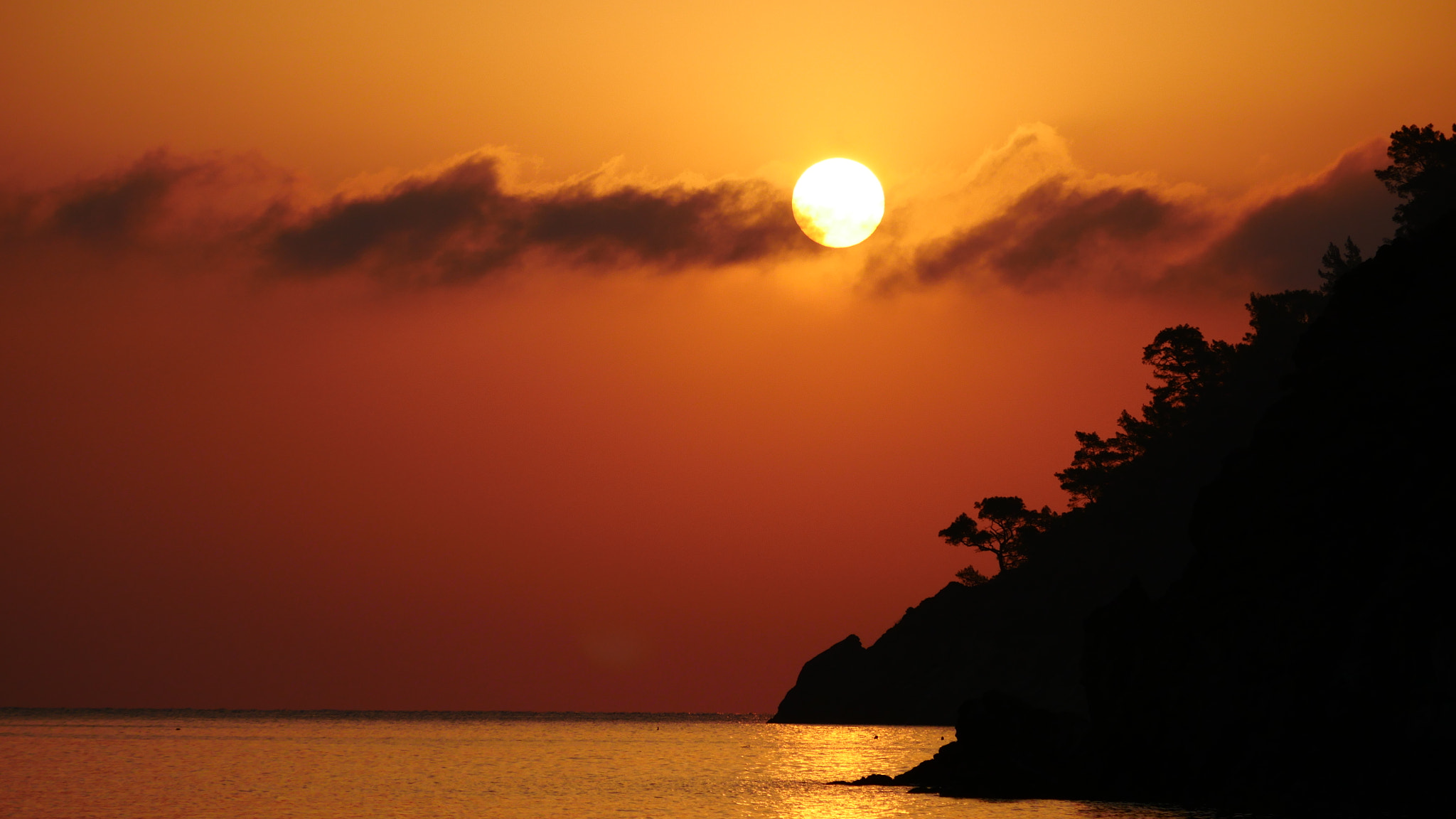 Panasonic Lumix DMC-GH4 sample photo. Orange sunrise above sea photography