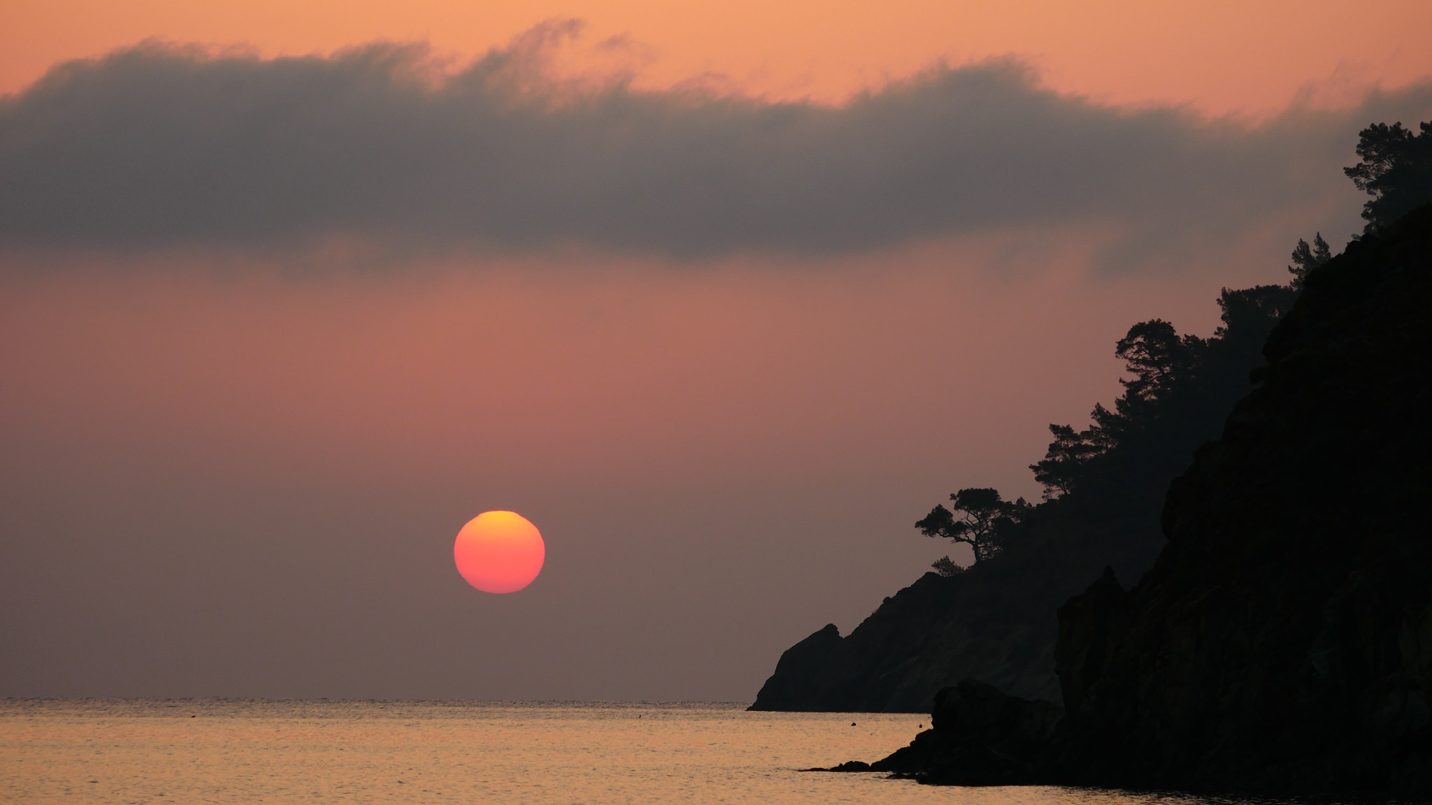 Panasonic Lumix DMC-GH4 sample photo. Orange sunrise above sea photography