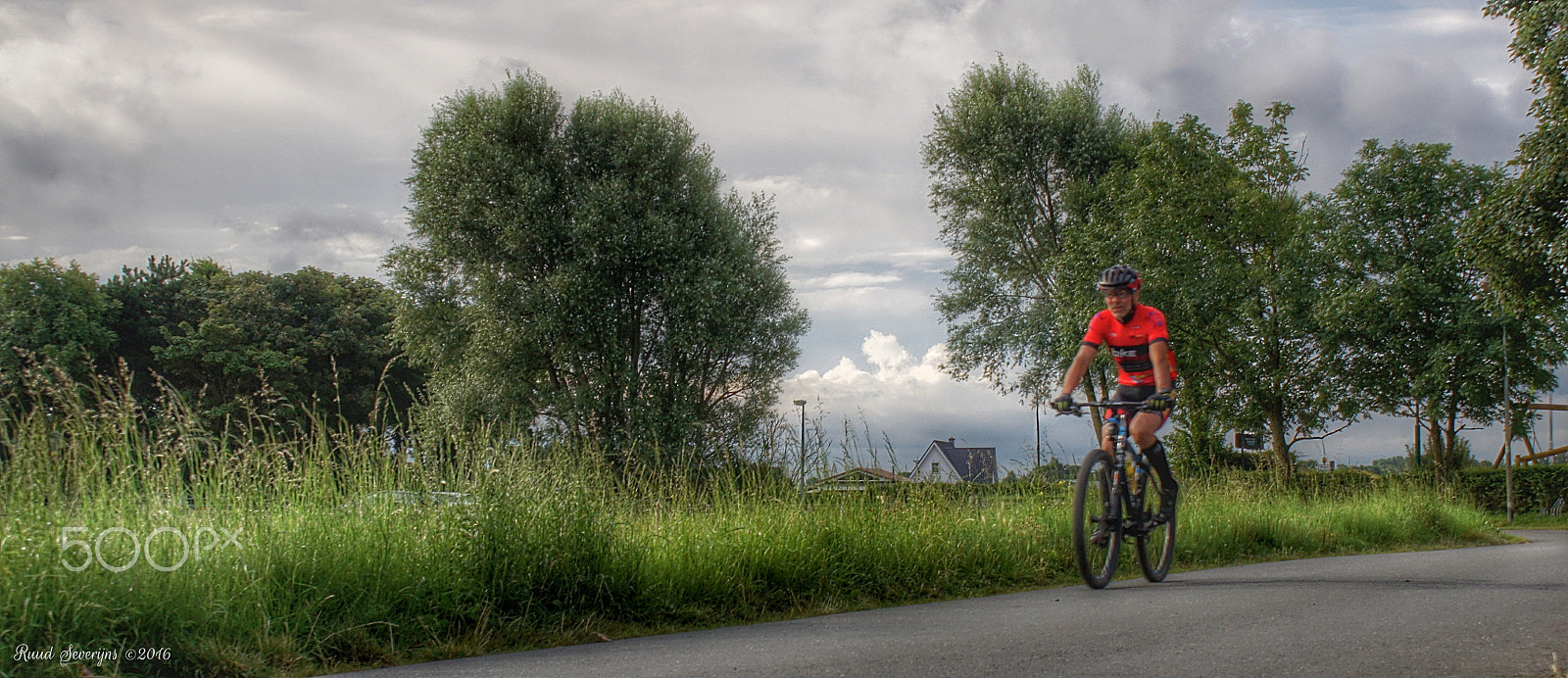 Sony DT 18-70mm F3.5-5.6 sample photo. Mountainbiker photography