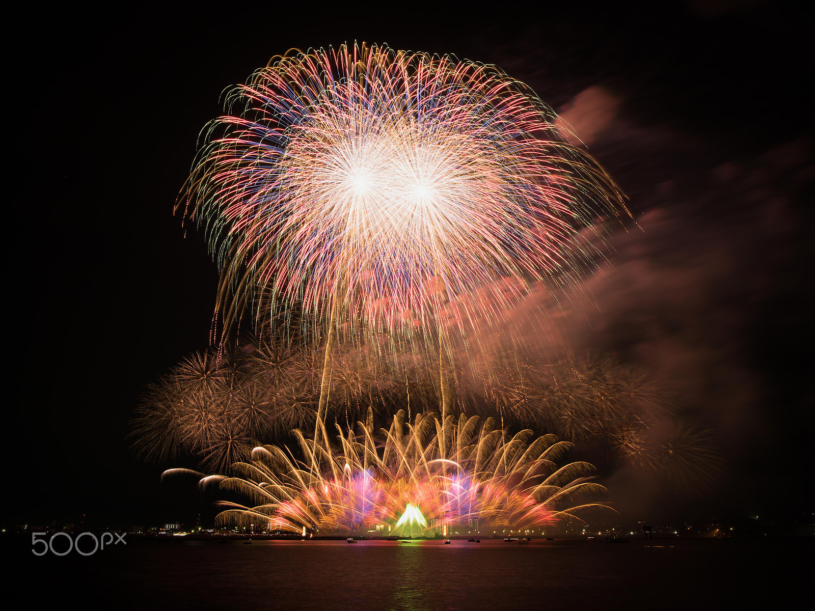 Nikon D810 + Tokina AT-X 16-28mm F2.8 Pro FX sample photo. Fireworks , kuwana photography