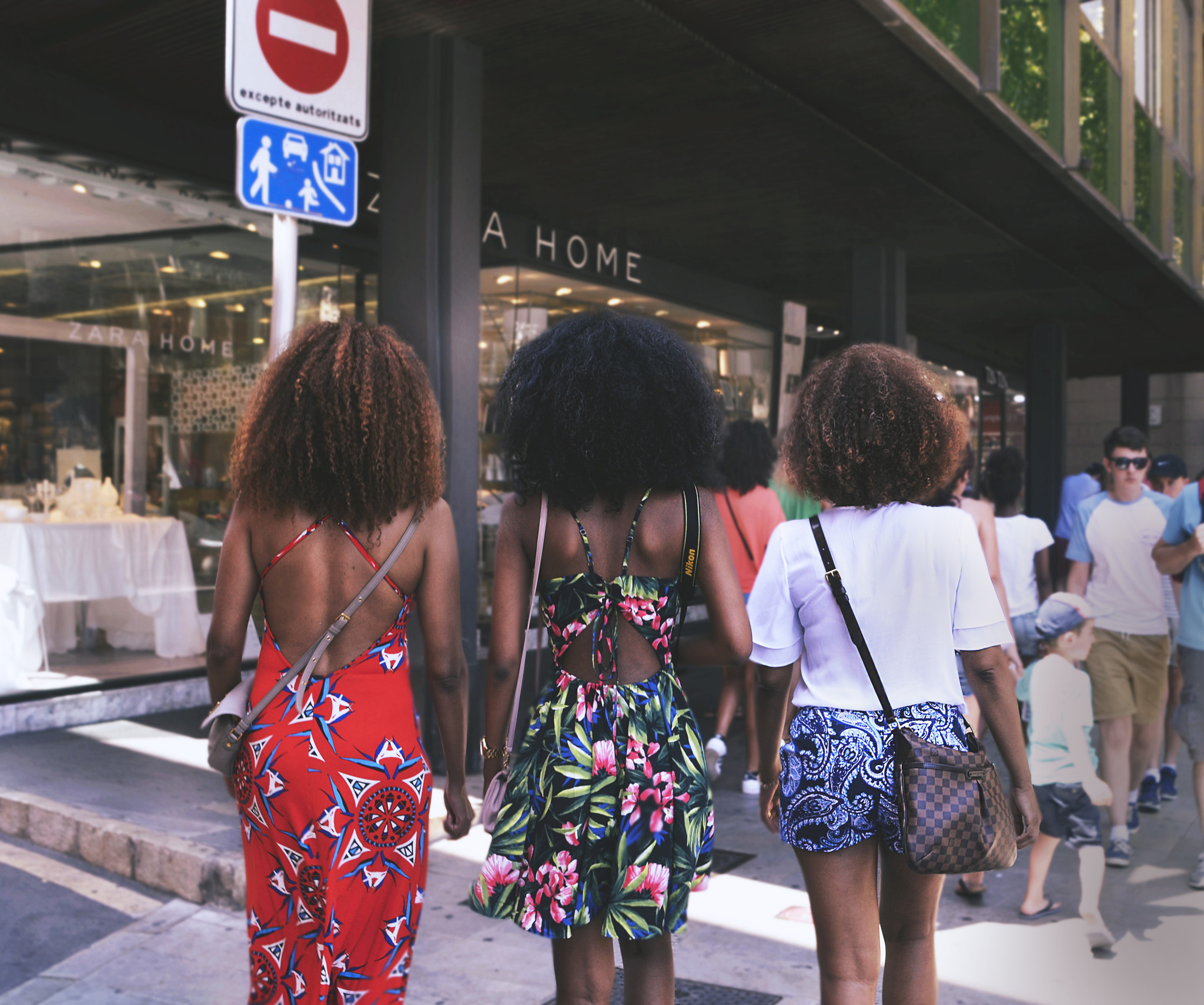 Nikon D5100 + Sigma 24mm F1.8 EX DG Aspherical Macro sample photo. Afro in formation photography