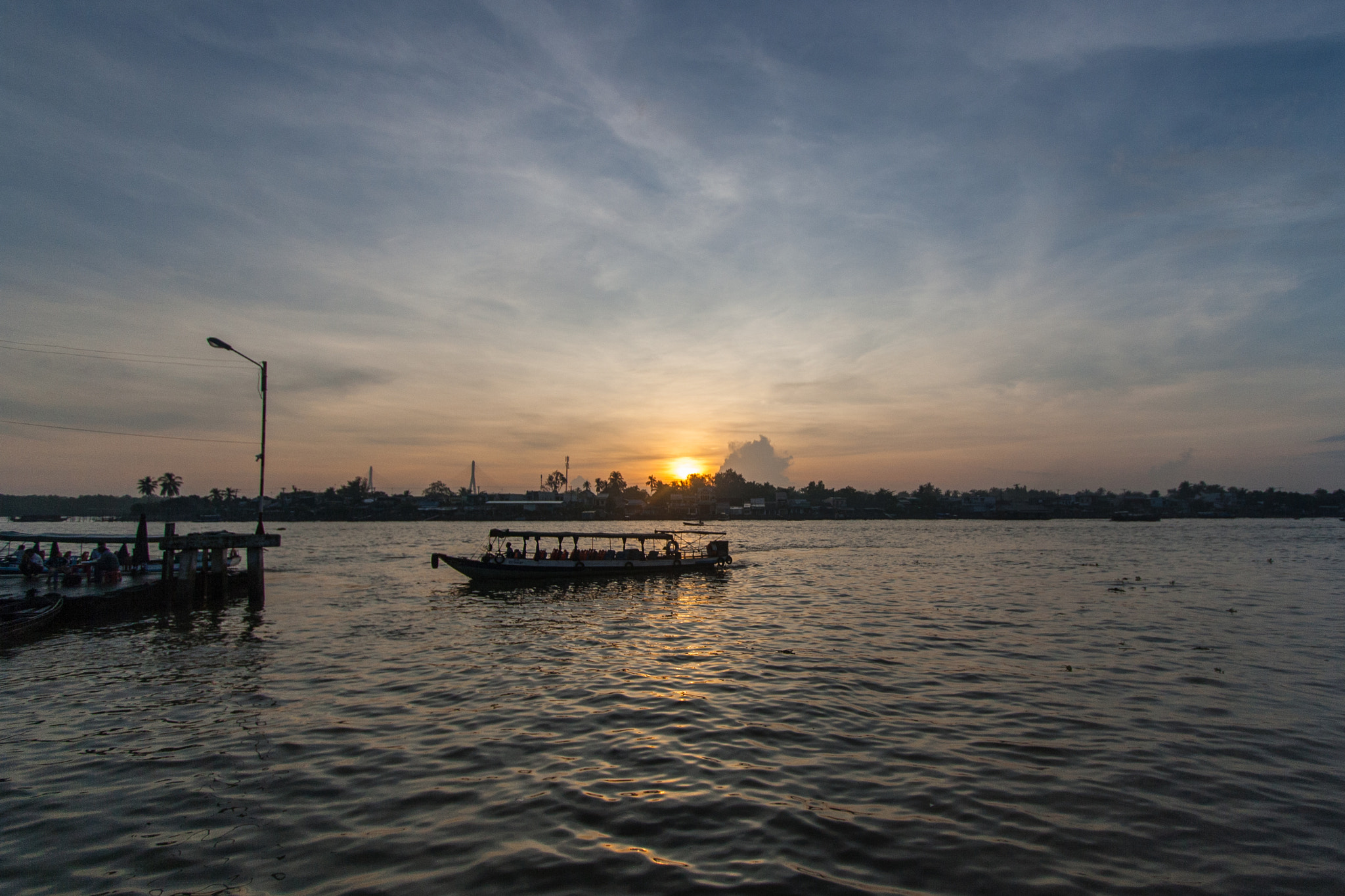 Canon EOS 1000D (EOS Digital Rebel XS / EOS Kiss F) sample photo. Early morning at the mekong photography