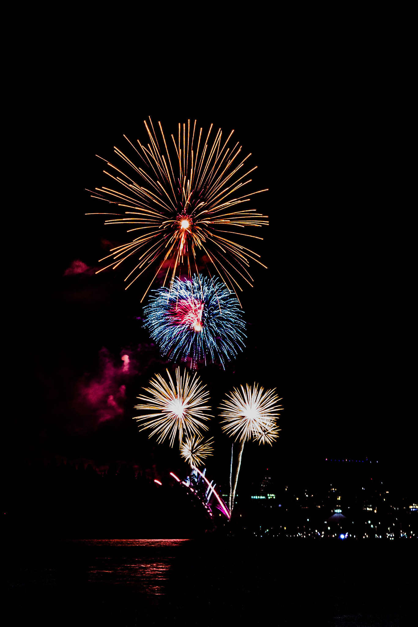 Canon EOS 5DS R + ZEISS Makro-Planar T* 100mm F2 sample photo. Firework festival vancouver photography