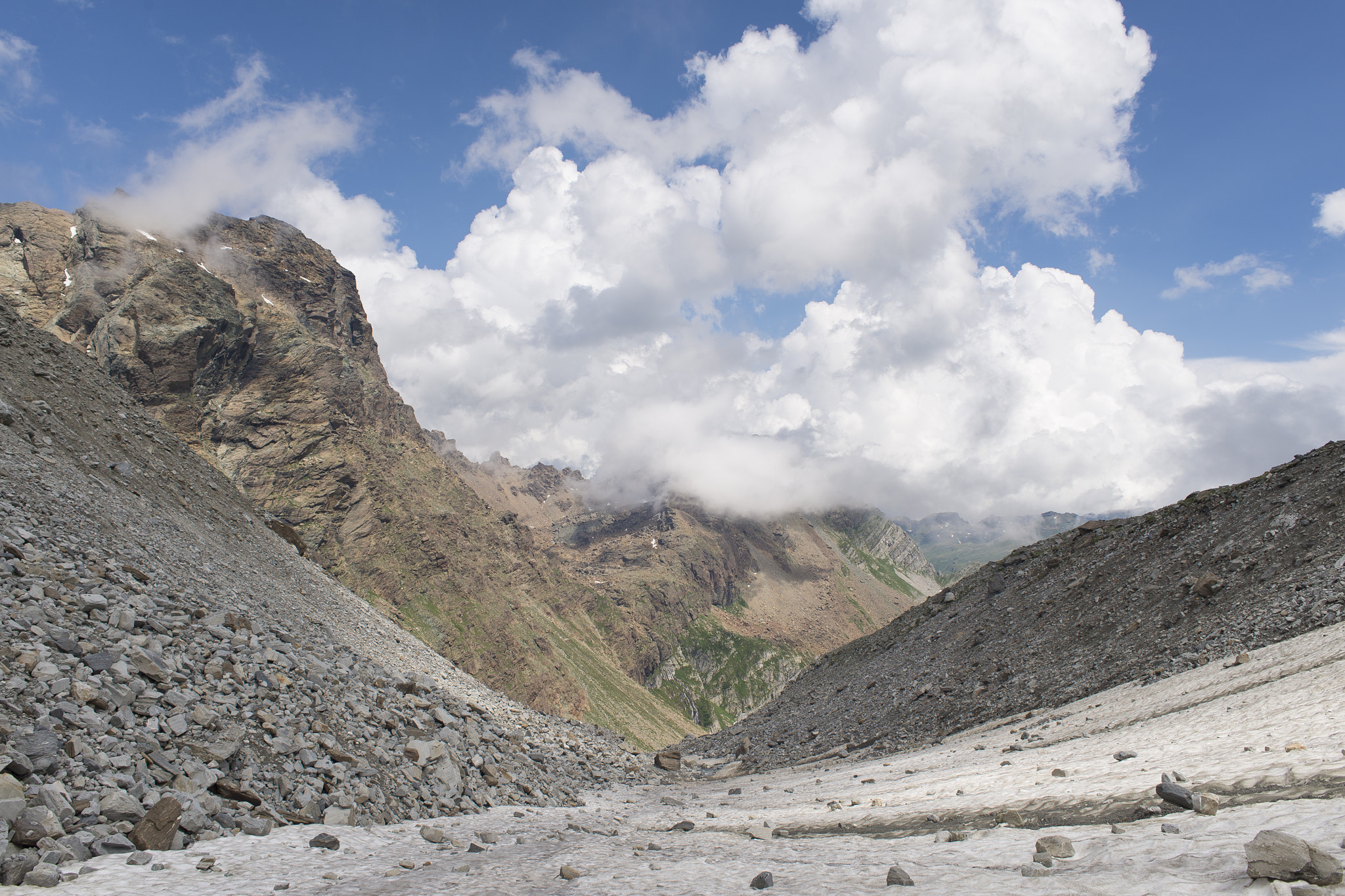 Nikon D610 + AF Nikkor 24mm f/2.8 sample photo. On our way back to low lands photography