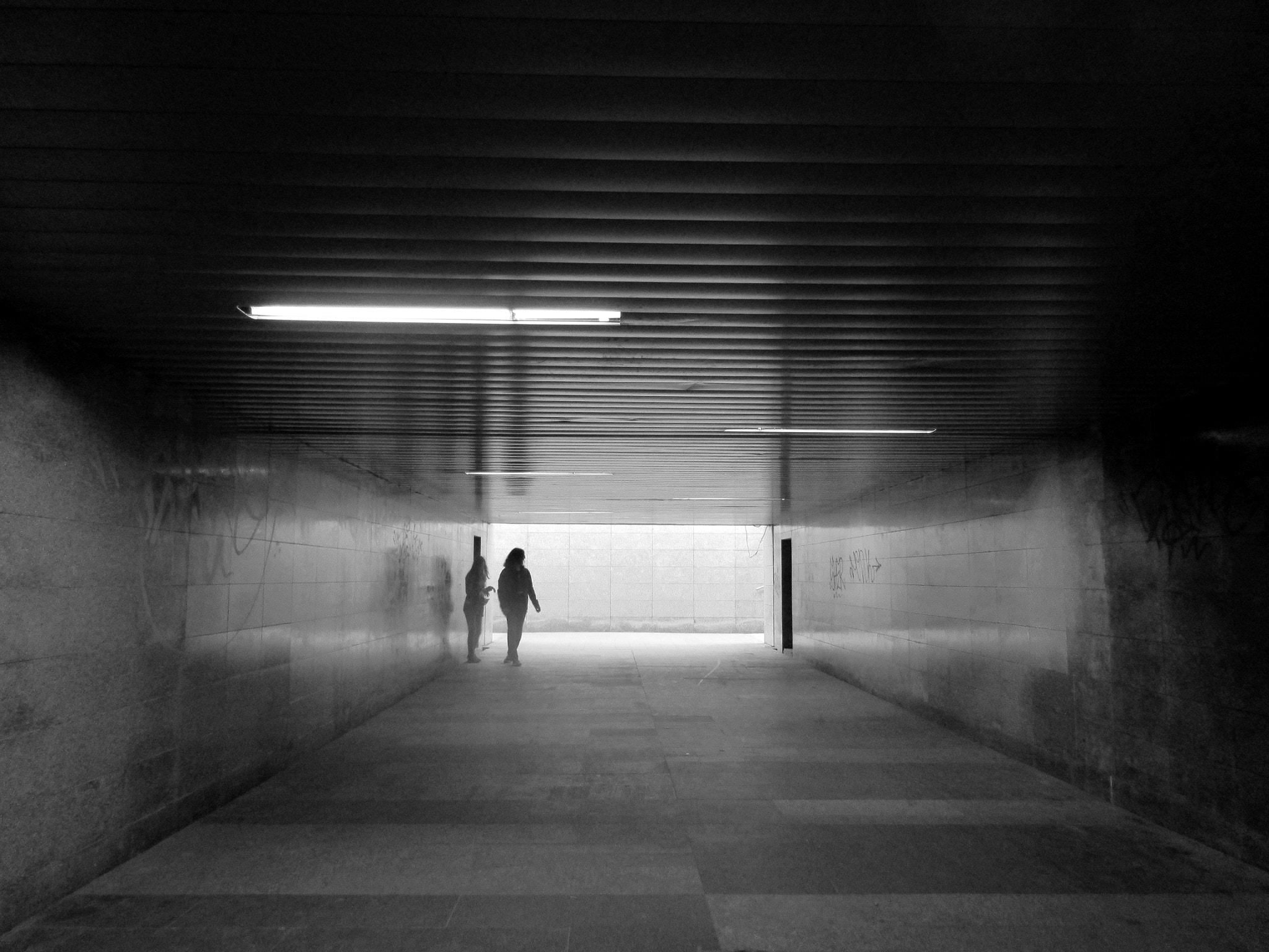 Canon PowerShot ELPH 340 HS (IXUS 265 HS / IXY 630) sample photo. People in the tunnel photography