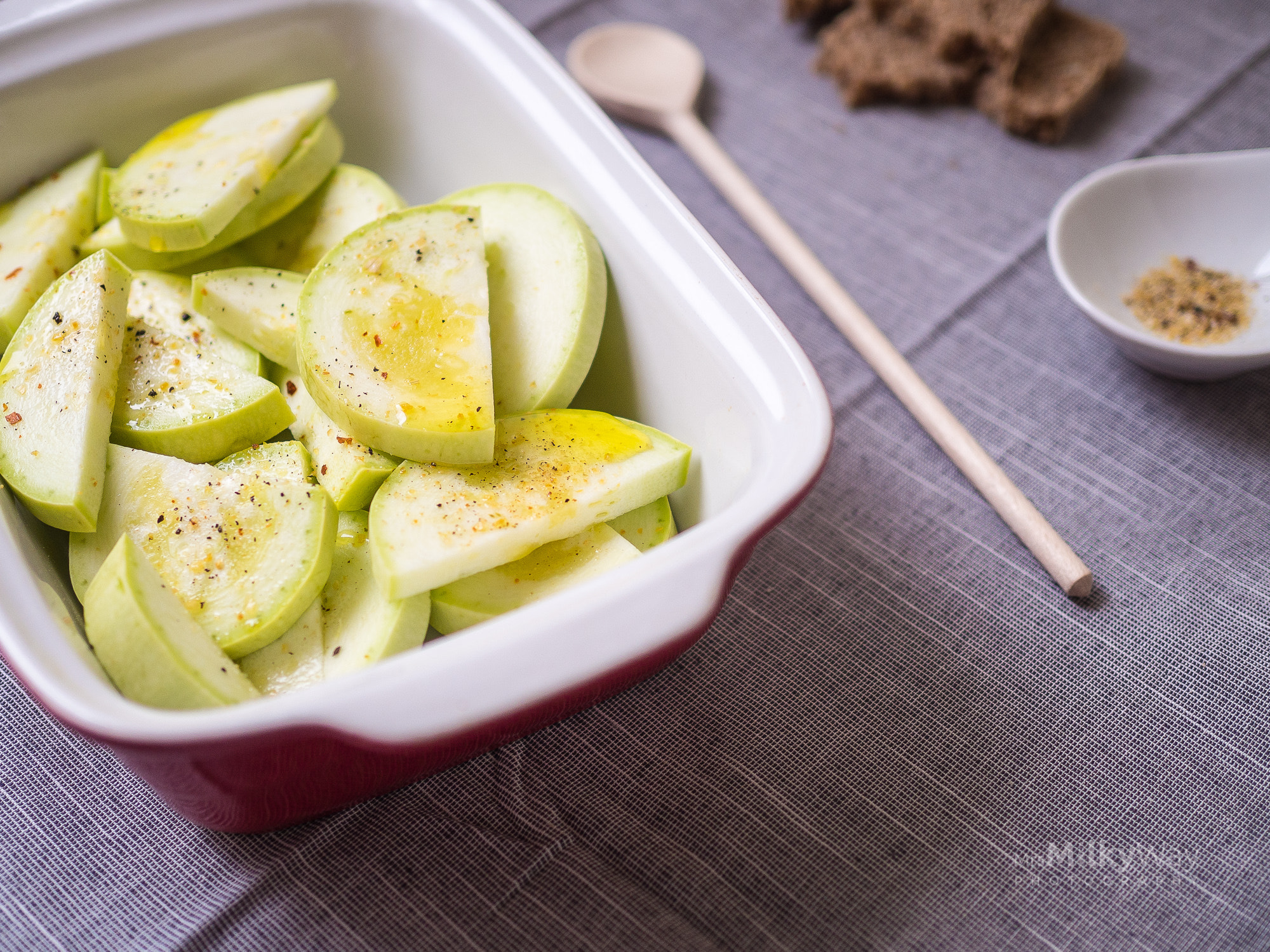 Olympus M.Zuiko Digital 25mm F1.8 sample photo. Fresh squash before baking photography