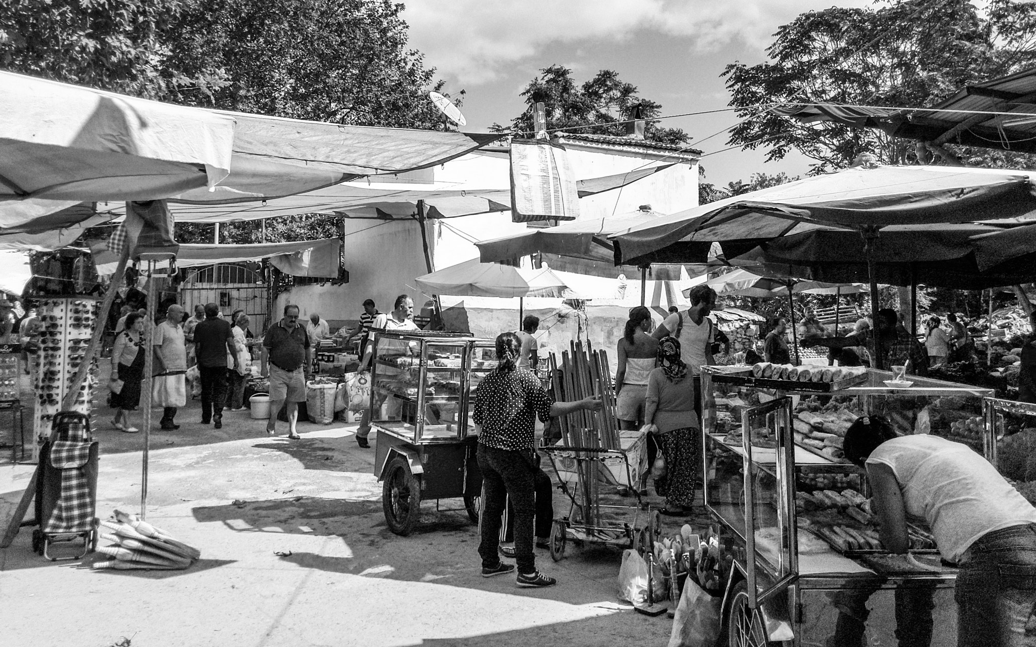 HUAWEI P6-U06 sample photo. Ayvalik market photography