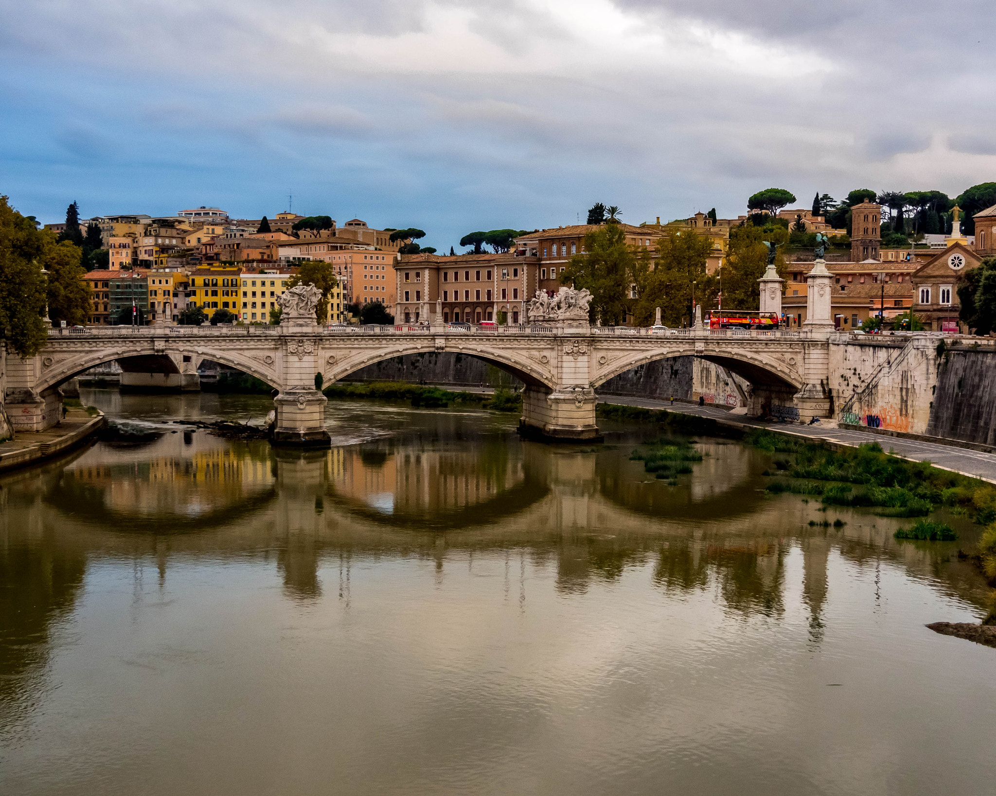 Olympus OM-D E-M5 II sample photo. Sun setting in rome photography