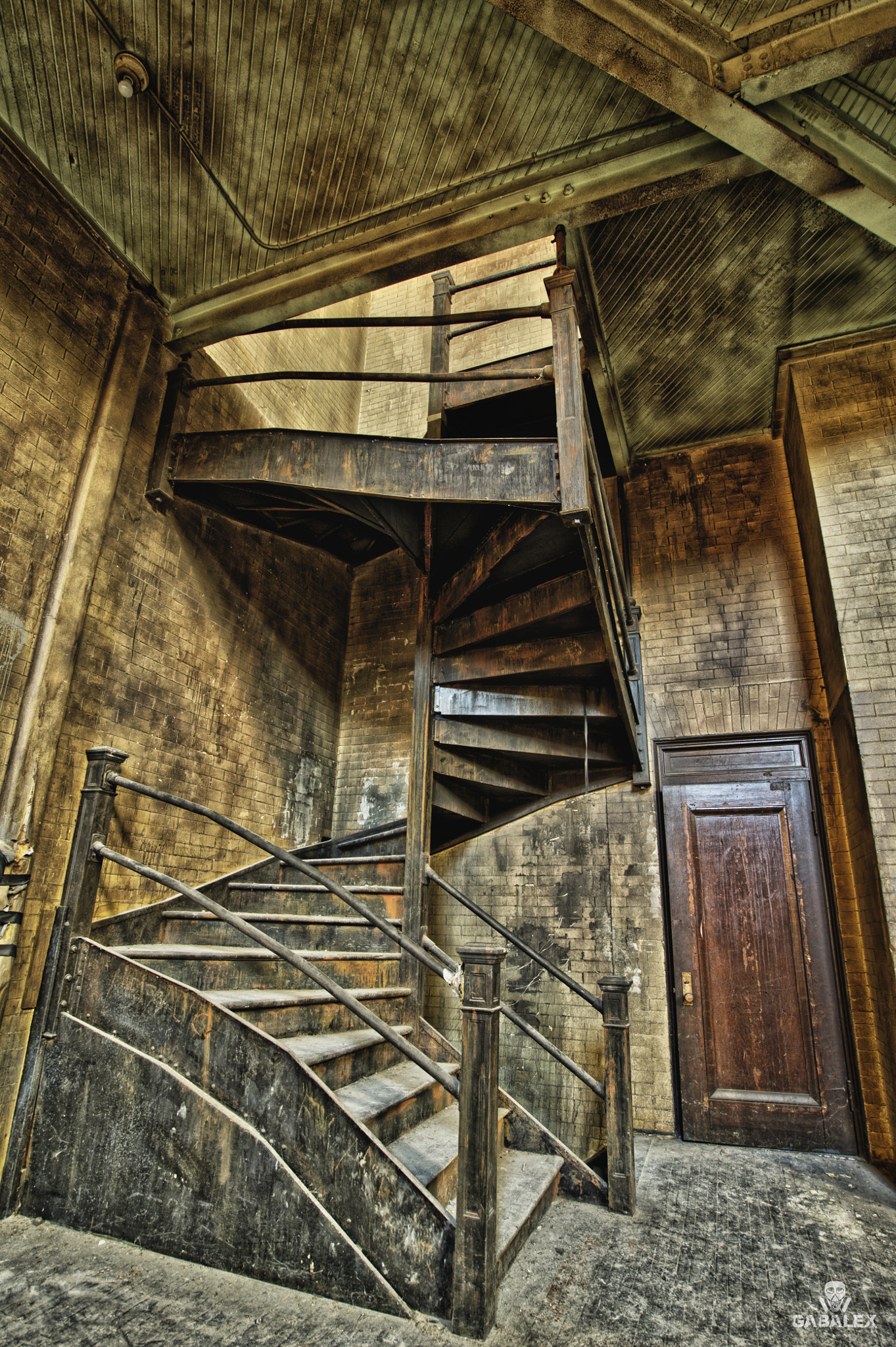Nikon D700 + Sigma 17-35mm F2.8-4 EX Aspherical sample photo. Gymnasium stairs photography
