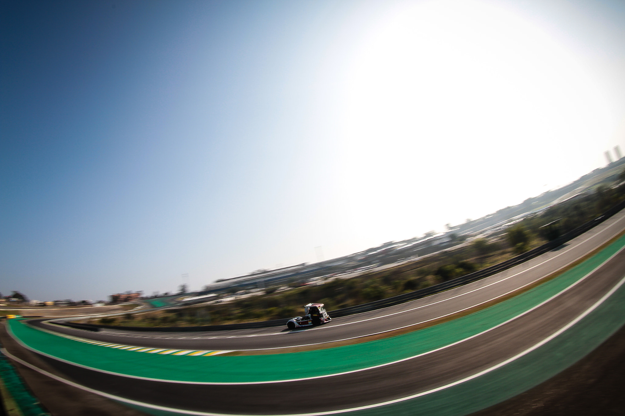 Canon EF 8-15mm F4L Fisheye USM sample photo. Fórmula truck photography