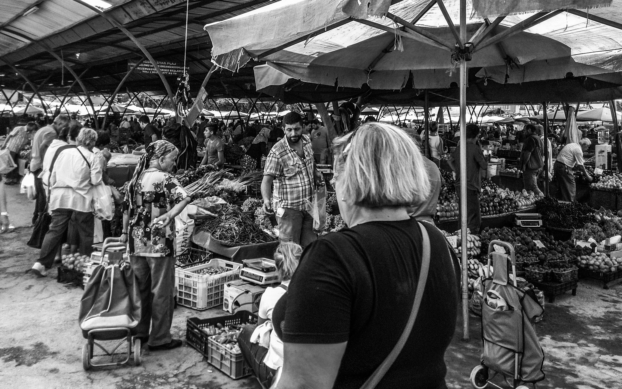 HUAWEI P6-U06 sample photo. Ayvalik market photography