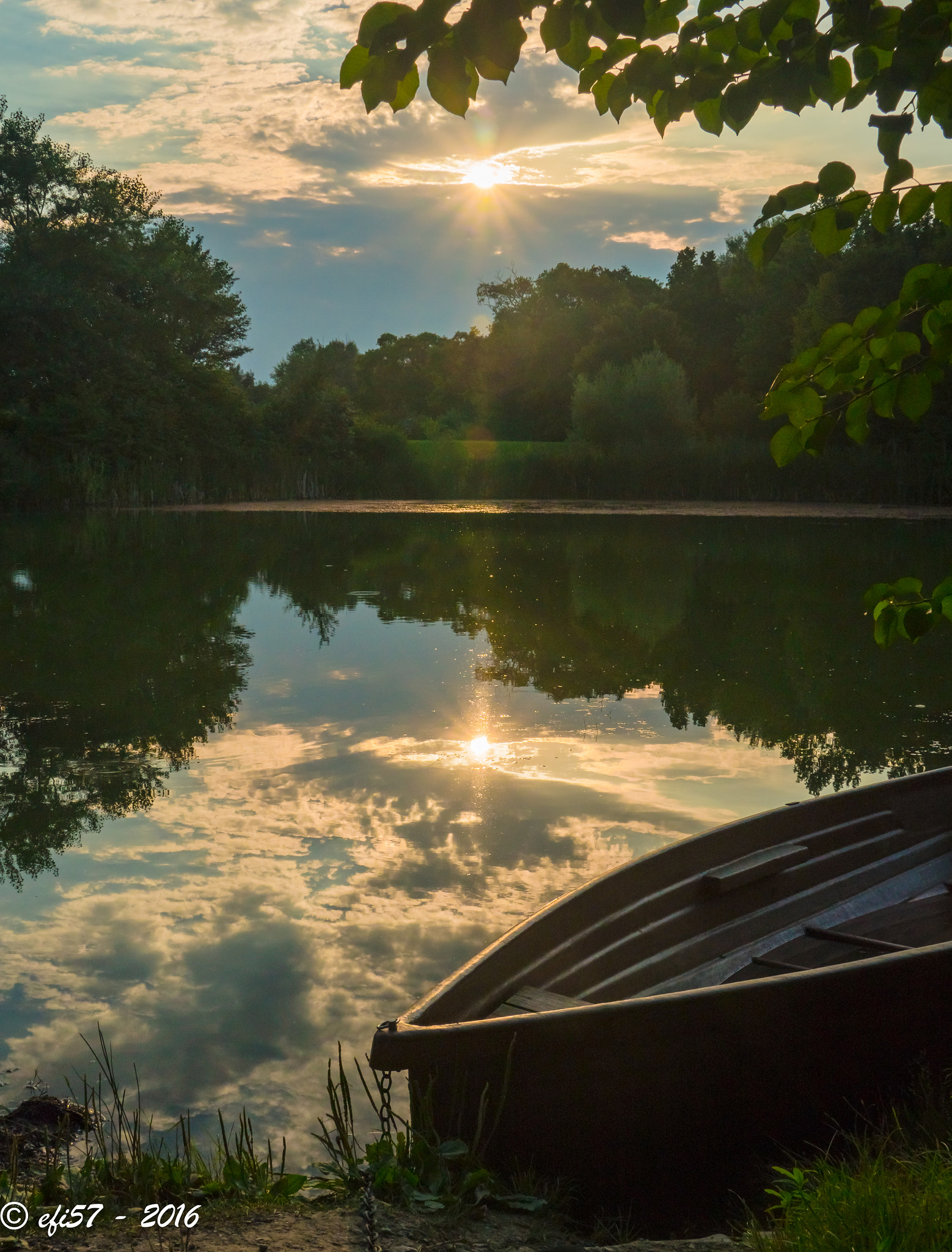 Sony a6300 + Sony FE 24-240mm F3.5-6.3 OSS sample photo. Relaxing at sunset photography