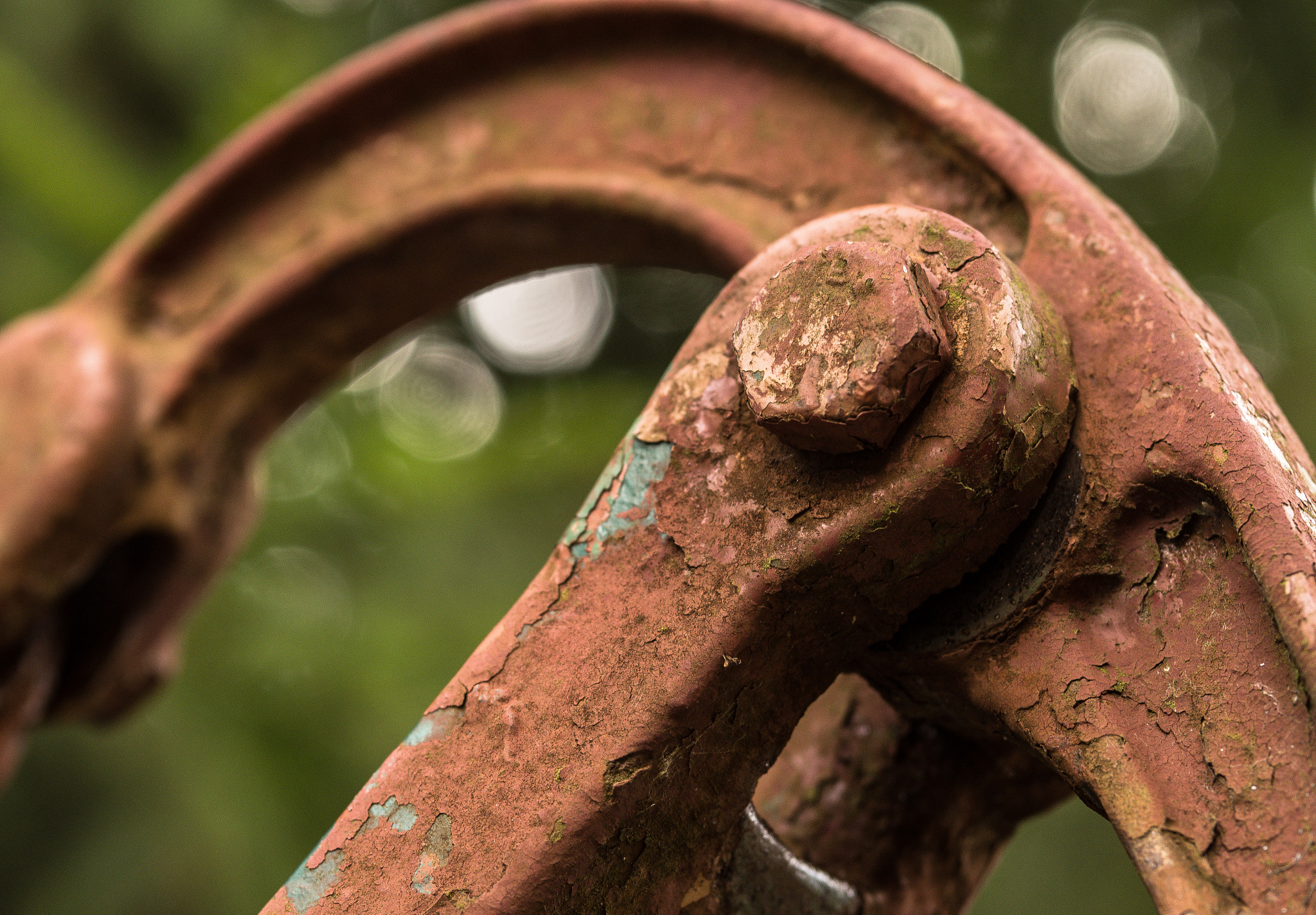 Olympus OM-D E-M10 + Sigma 60mm F2.8 DN Art sample photo. Rusty water pump photography