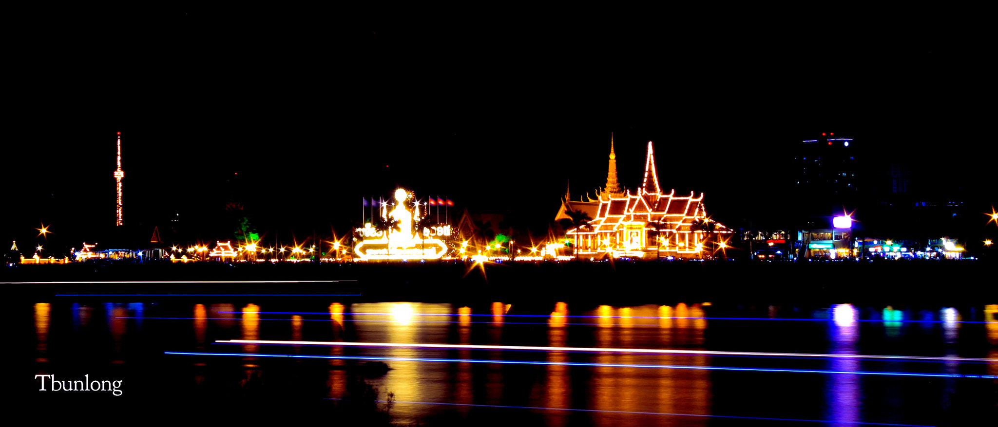 Canon EOS 1100D (EOS Rebel T3 / EOS Kiss X50) + Canon EF-S 18-55mm F3.5-5.6 IS II sample photo. Royal palace in phnom penh, cambodia. photography