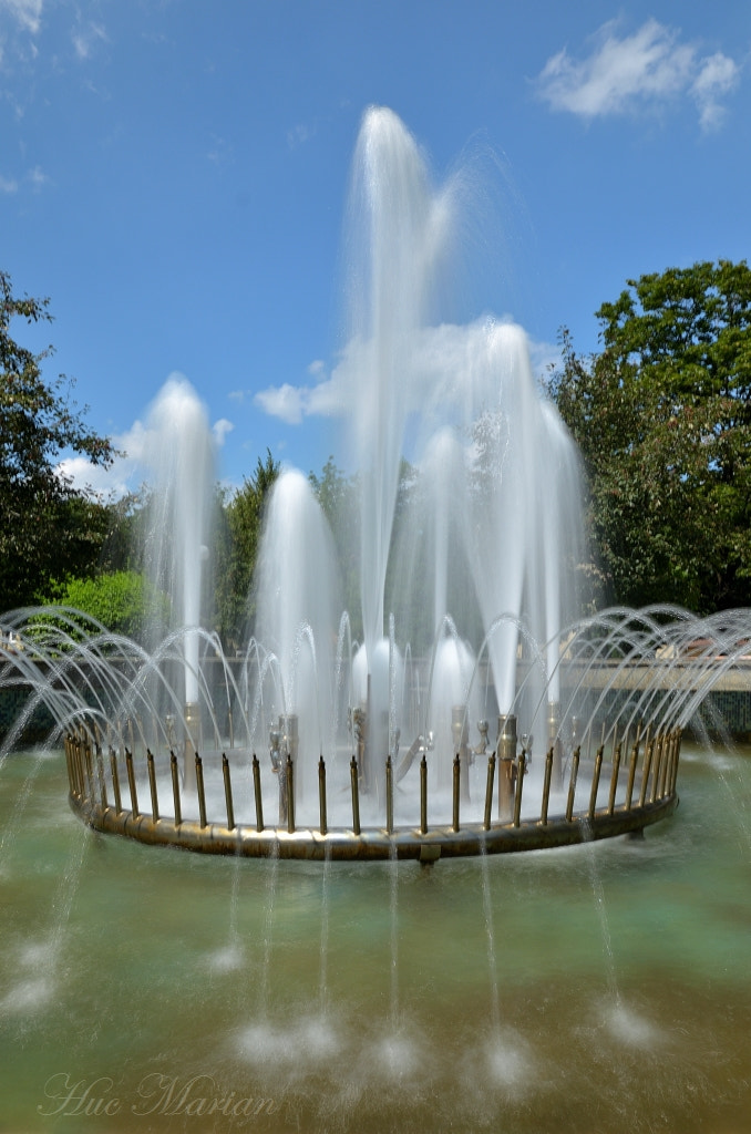 Nikon D5100 + Sigma 18-35mm F1.8 DC HSM Art sample photo. Fountain photography