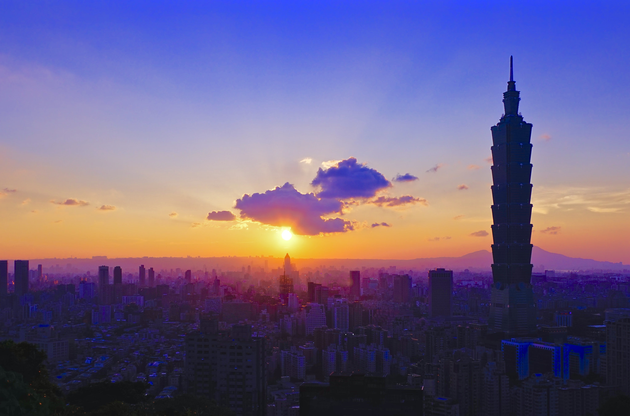 Sony DT 18-250mm F3.5-6.3 sample photo. Elephant hill sunset photography