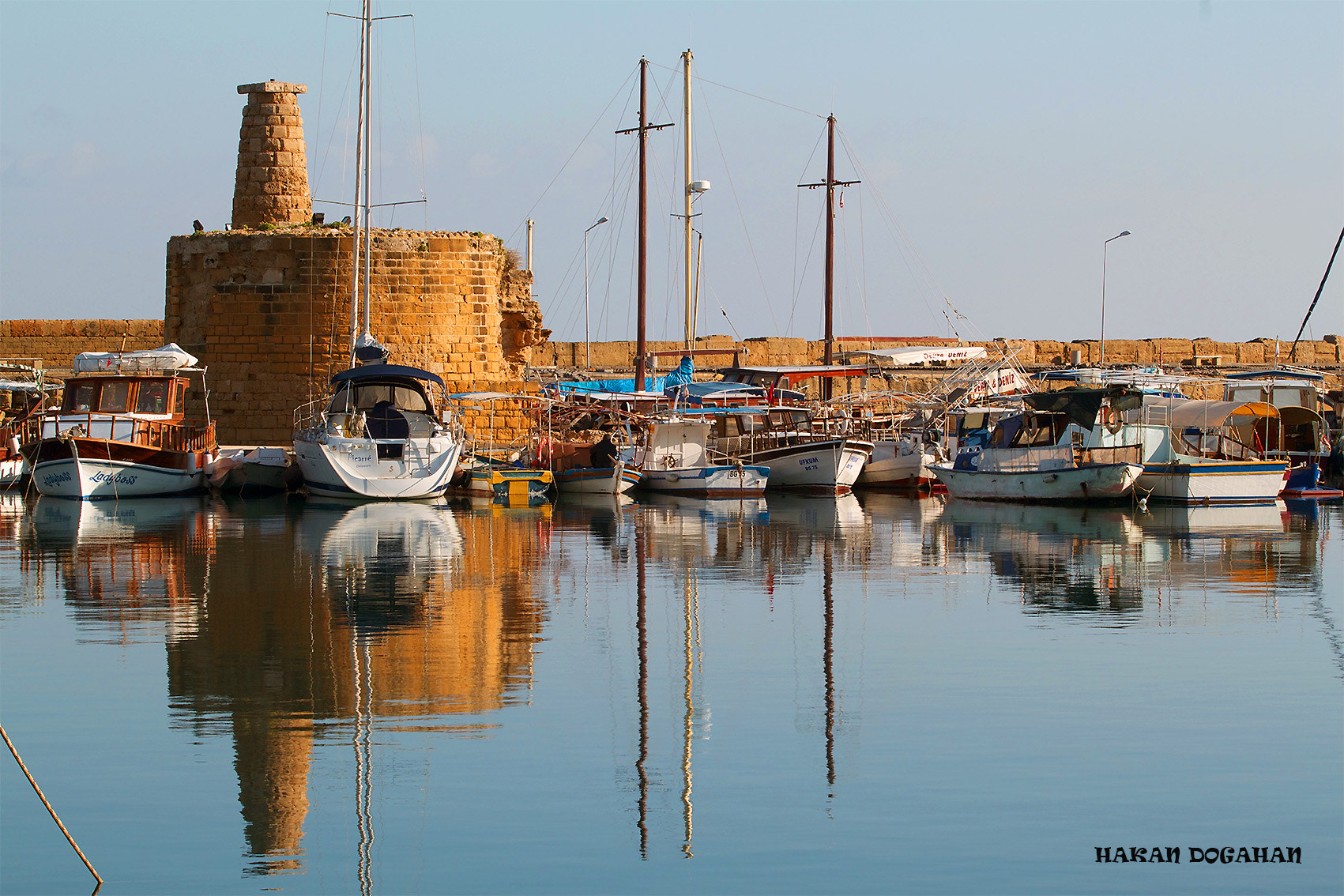 Canon EOS 500D (EOS Rebel T1i / EOS Kiss X3) + Canon EF 70-200mm F4L USM sample photo. Kyrenia old harbour photography