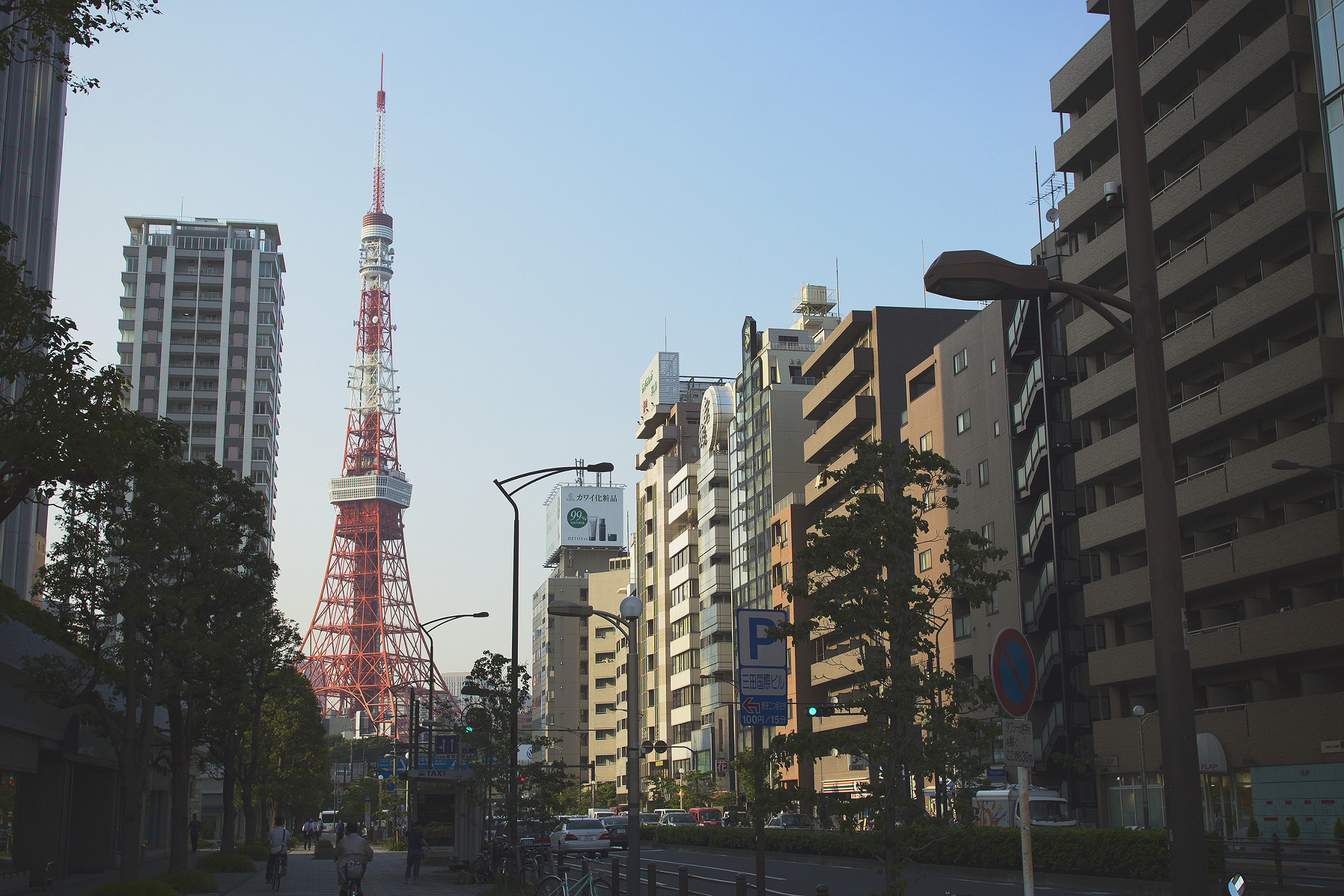 Sigma 28mm f/1.8 DG Macro EX sample photo. Tokyo tower photography