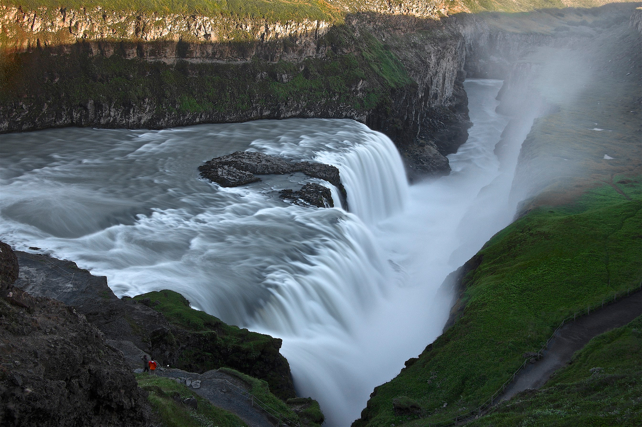 Pentax K-3 II sample photo. Late waterfall photography