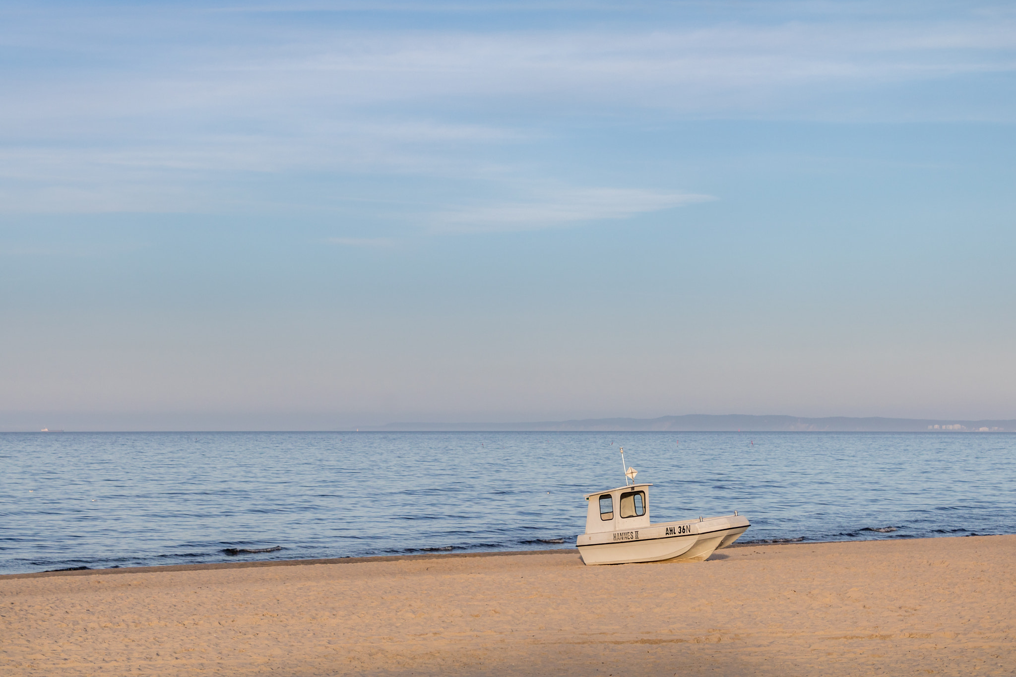 Canon EOS 760D (EOS Rebel T6s / EOS 8000D) sample photo. Lonely boat photography
