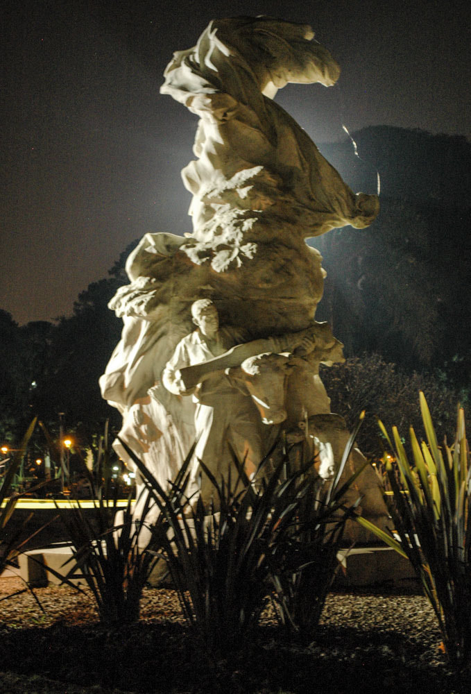Nikon D70 sample photo. Monumento a gente photography