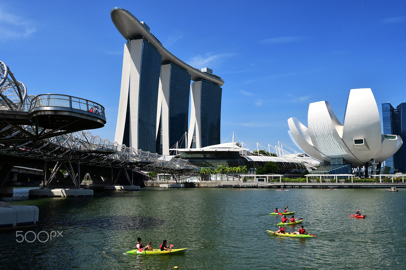 Nikon D500 + Nikon AF-S Nikkor 20mm F1.8G ED sample photo. Canoeing in the bay photography