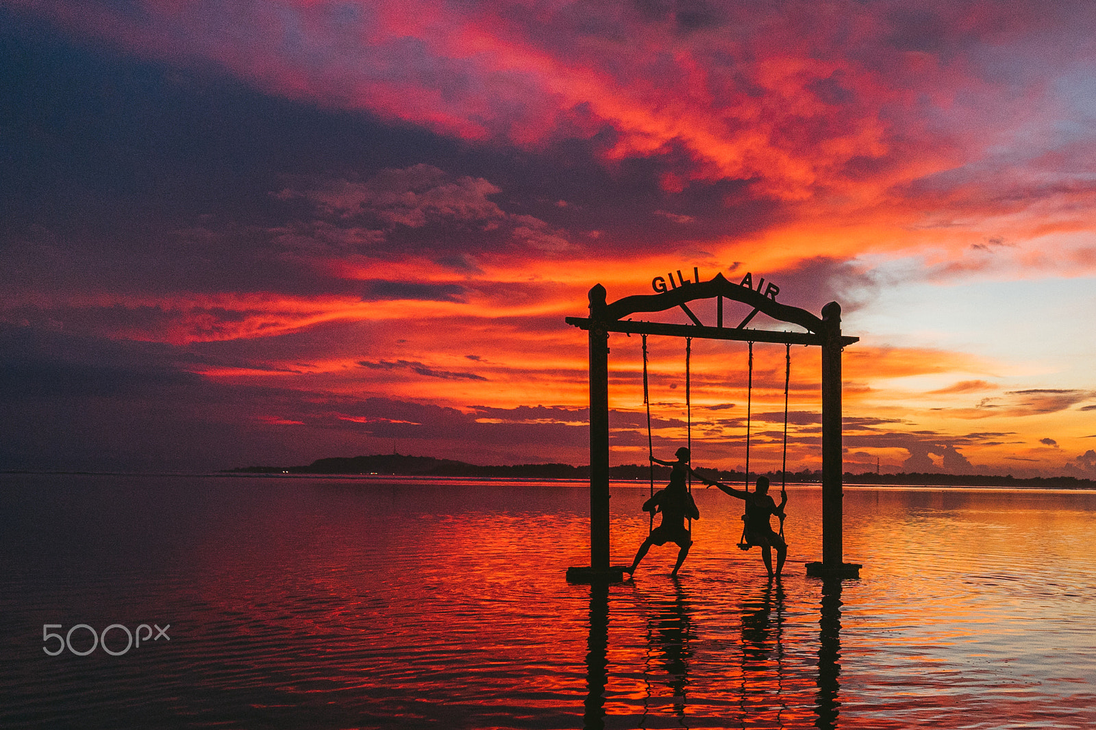 Sony a7 + Sony Vario-Tessar T* E 16-70mm F4 ZA OSS sample photo. Amazing sunset of gili air photography