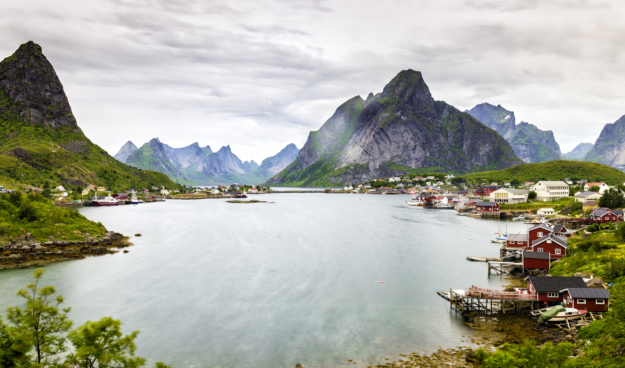 Nikon D600 + Nikon AF-S Nikkor 28mm F1.8G sample photo. Reine, norway photography