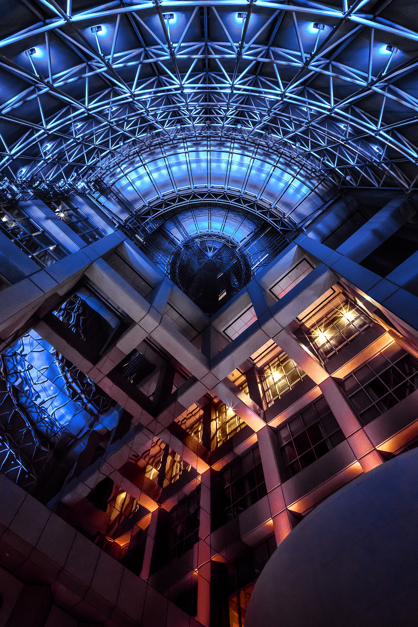Sony a7R II + Voigtlander HELIAR-HYPER WIDE 10mm F5.6 sample photo. Space dome photography