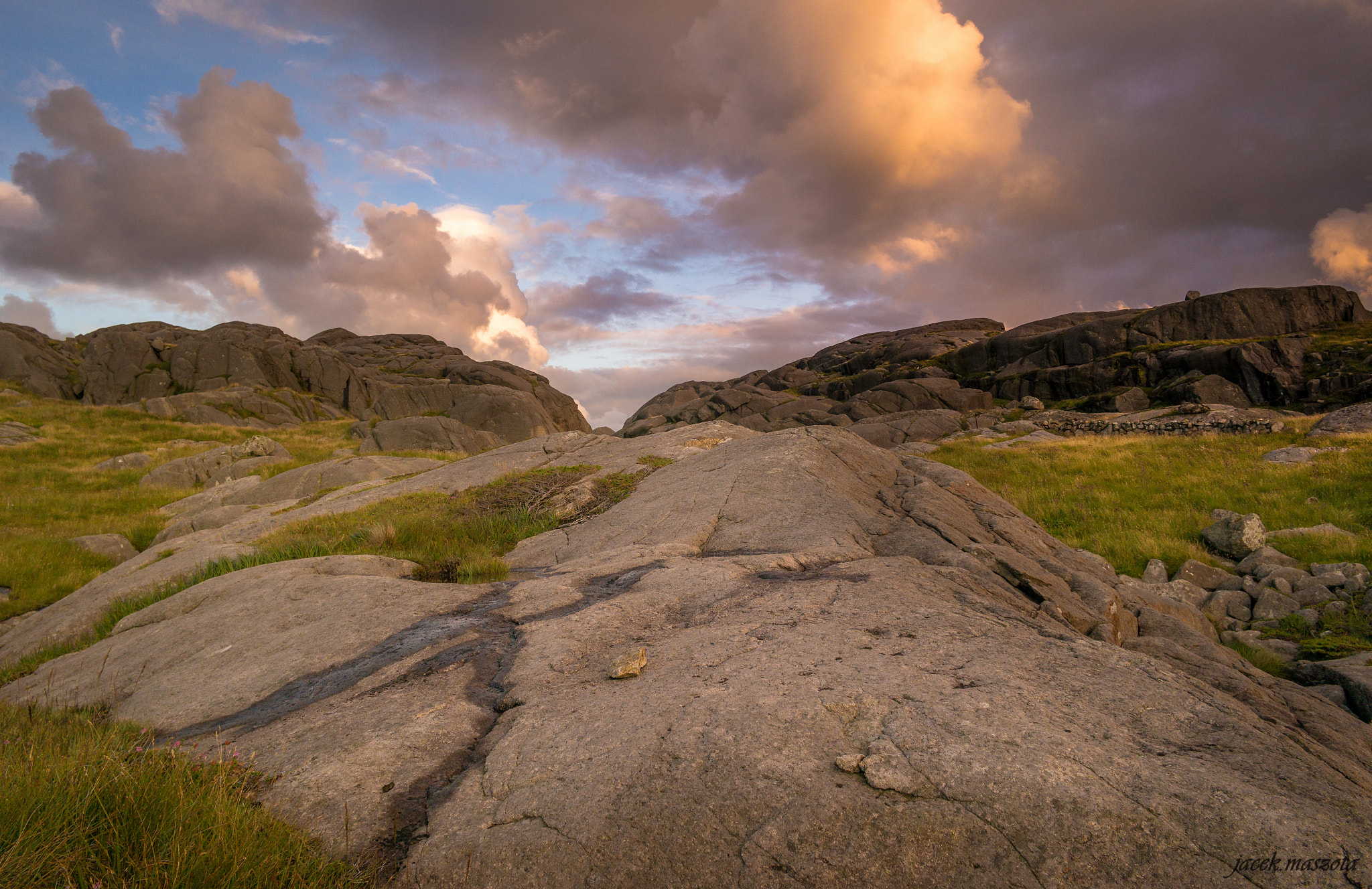 Samsung NX300M + Samsung NX 16mm F2.4 Pancake sample photo. Sunset and rock photography