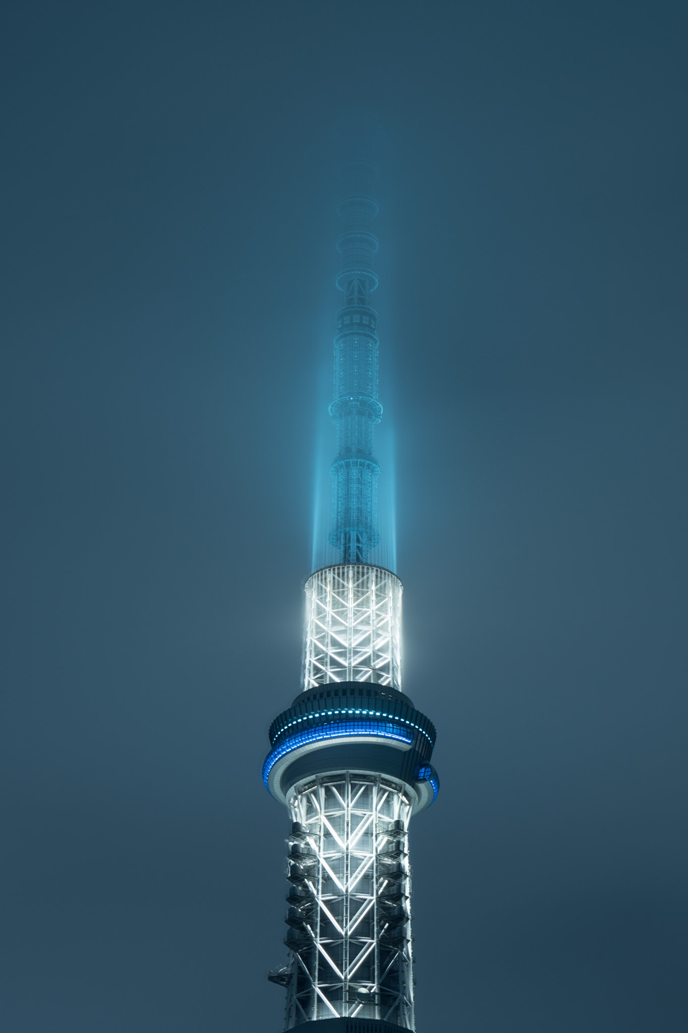Sony a6300 + Sony FE 70-200mm F4 G OSS sample photo. Blue light saber photography