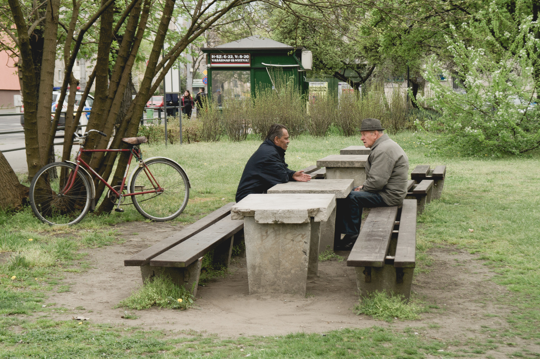 Samsung NX10 sample photo. On the streets of budapest photography