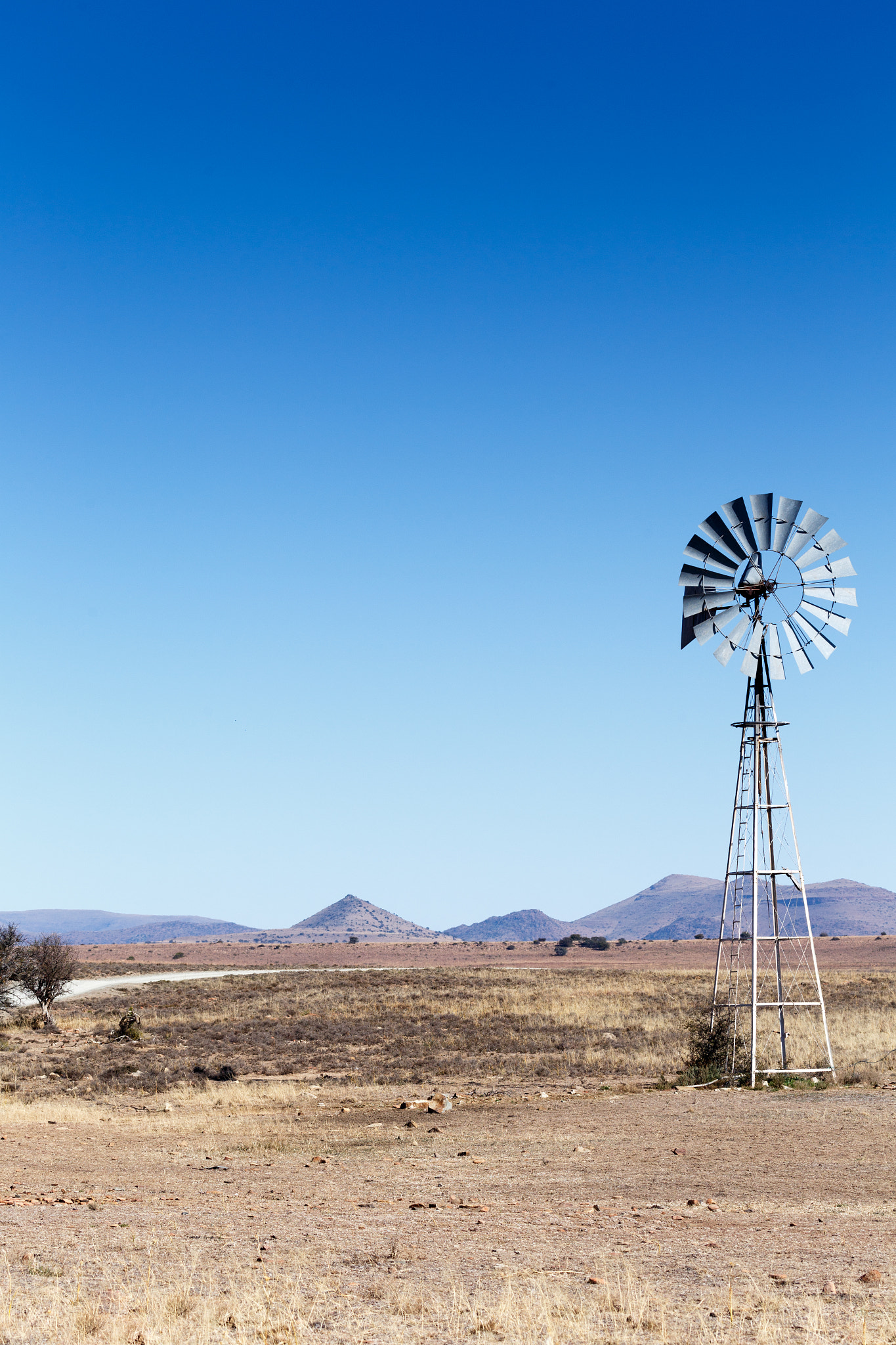 Canon EF 100-400mm F4.5-5.6L IS USM sample photo. Windmill on the road - cradock landscape photography