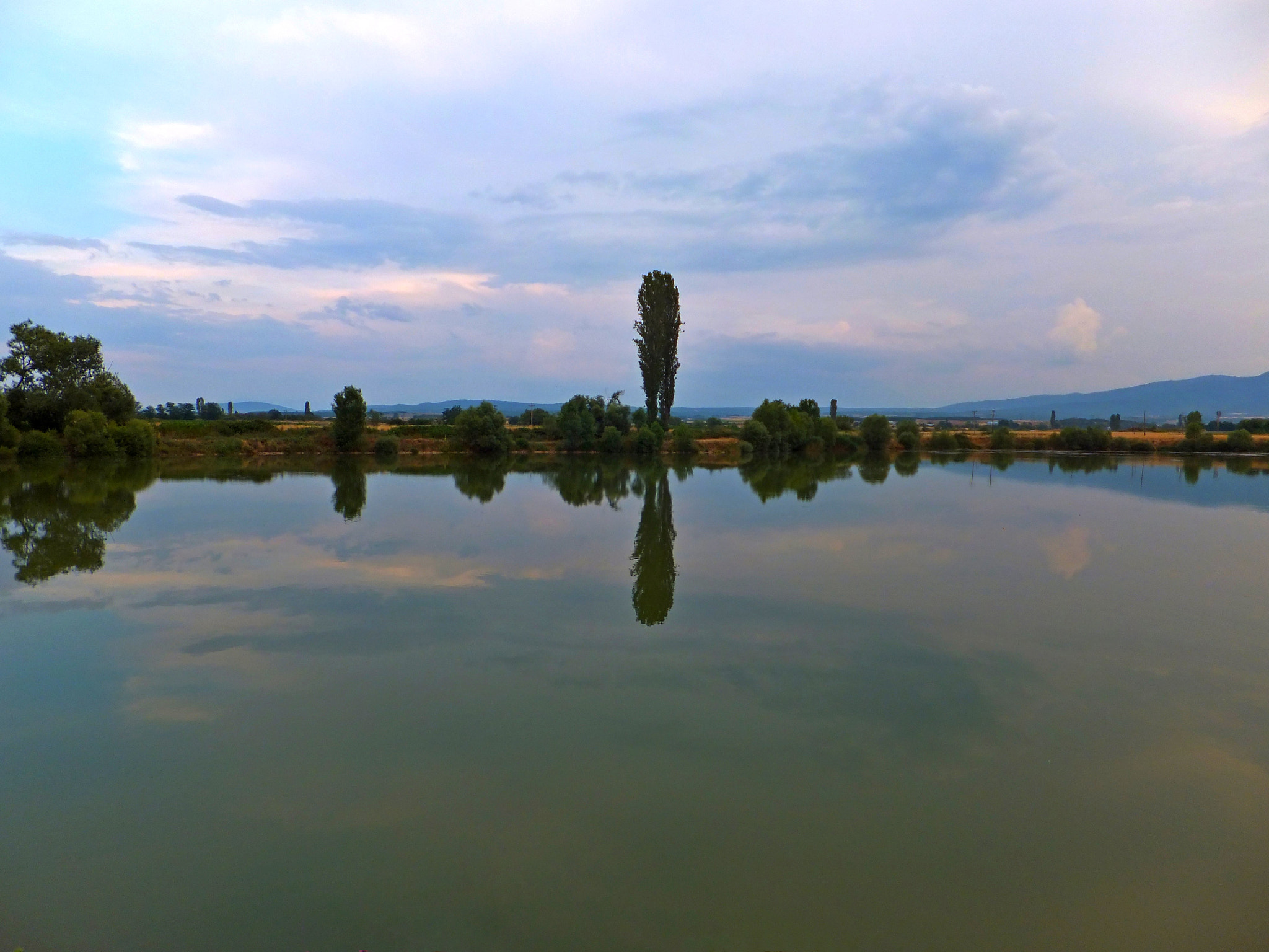 Fujifilm FinePix F660EXR sample photo. Lake view photography