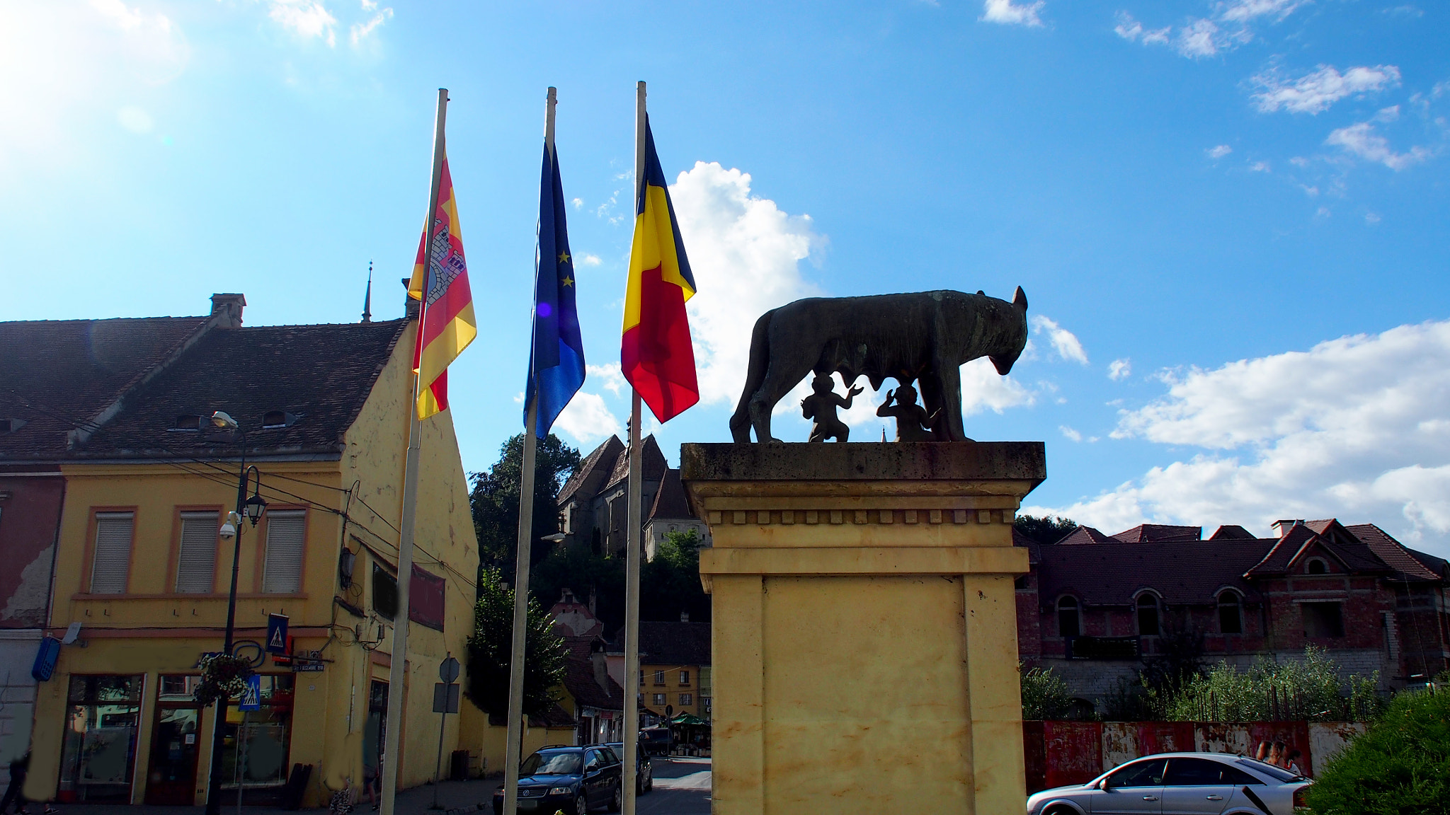 OLYMPUS M.14-150mm F4.0-5.6 II sample photo. Romulus a remus in sighisoara photography