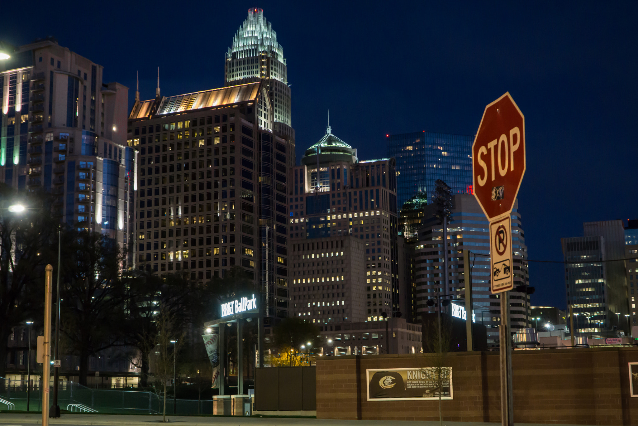 Sony a6000 + Sony FE 28-70mm F3.5-5.6 OSS sample photo. Charlotte at night photography