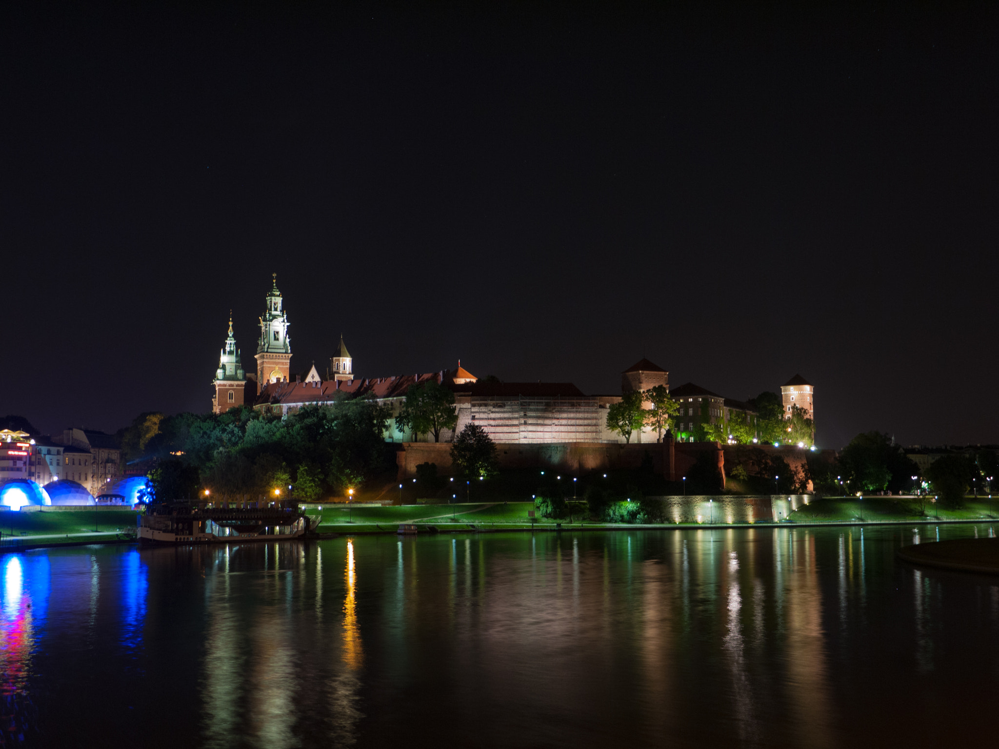 Panasonic Lumix DMC-GF1 sample photo. The wawel castle at night photography