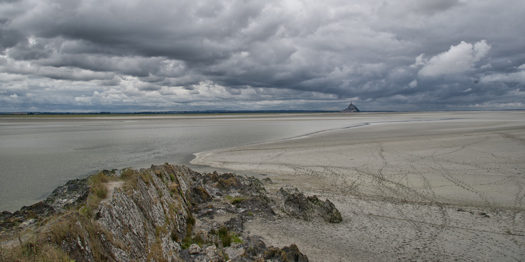 Nikon D3S sample photo. Le mont sous les nuages photography