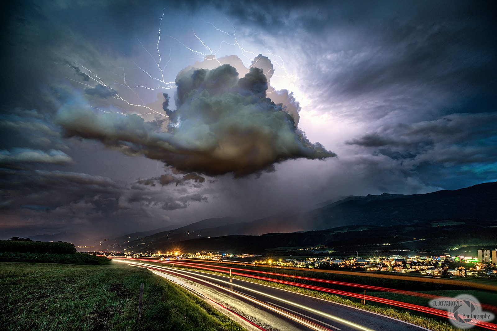 Sony a7R II + Sony Vario-Sonnar T* 16-35mm F2.8 ZA SSM sample photo. Thunderstorm photography