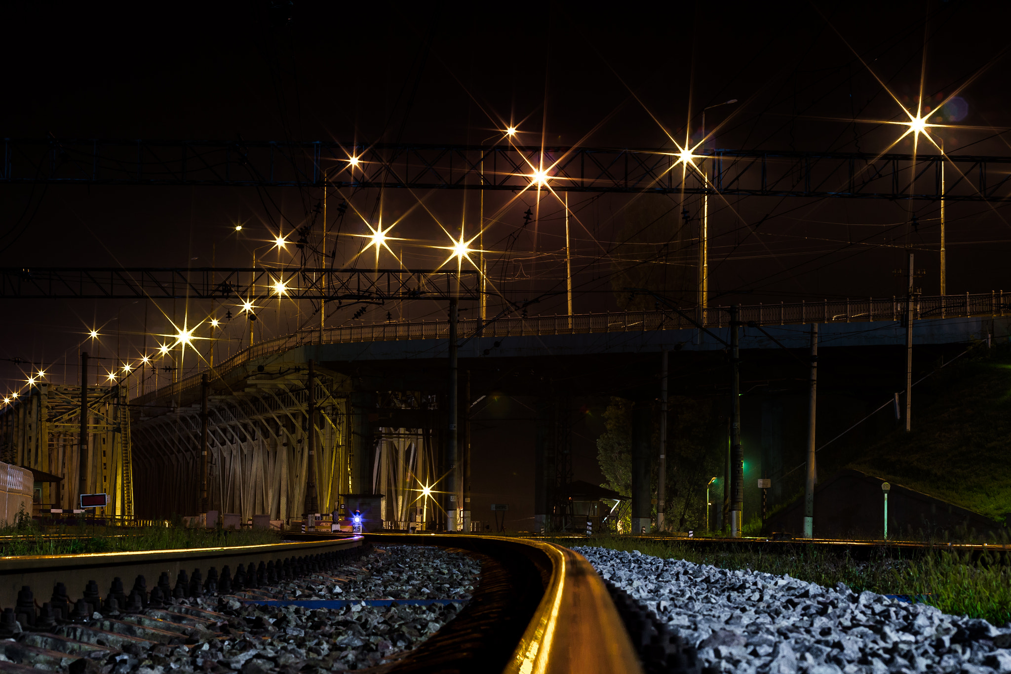 Canon EOS 600D (Rebel EOS T3i / EOS Kiss X5) + Sigma 50-200mm F4-5.6 DC OS HSM sample photo. Railroad bridge photography