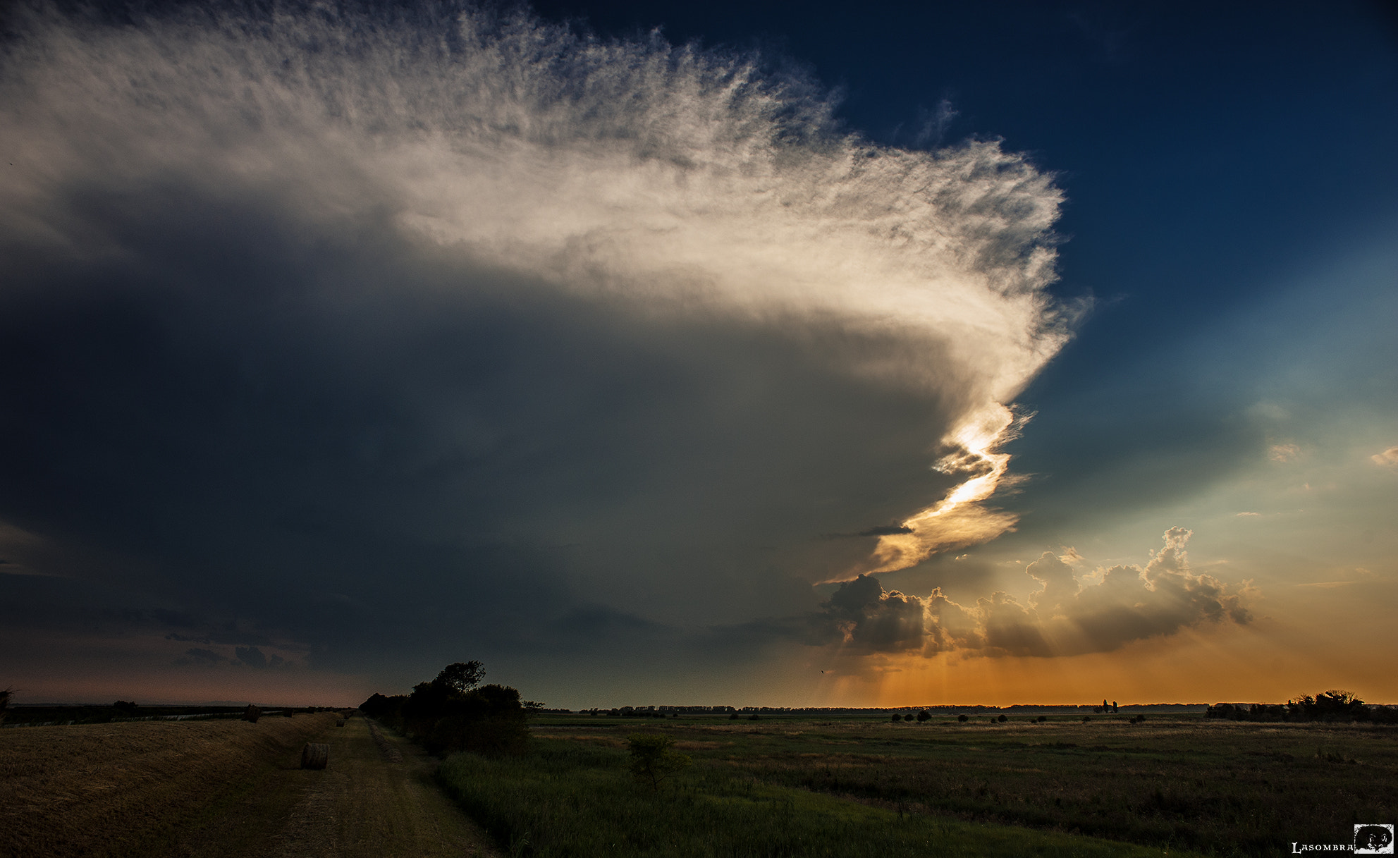 Nikon D700 + Nikon AF Nikkor 20mm F2.8D sample photo. Storm coming on comacchio photography