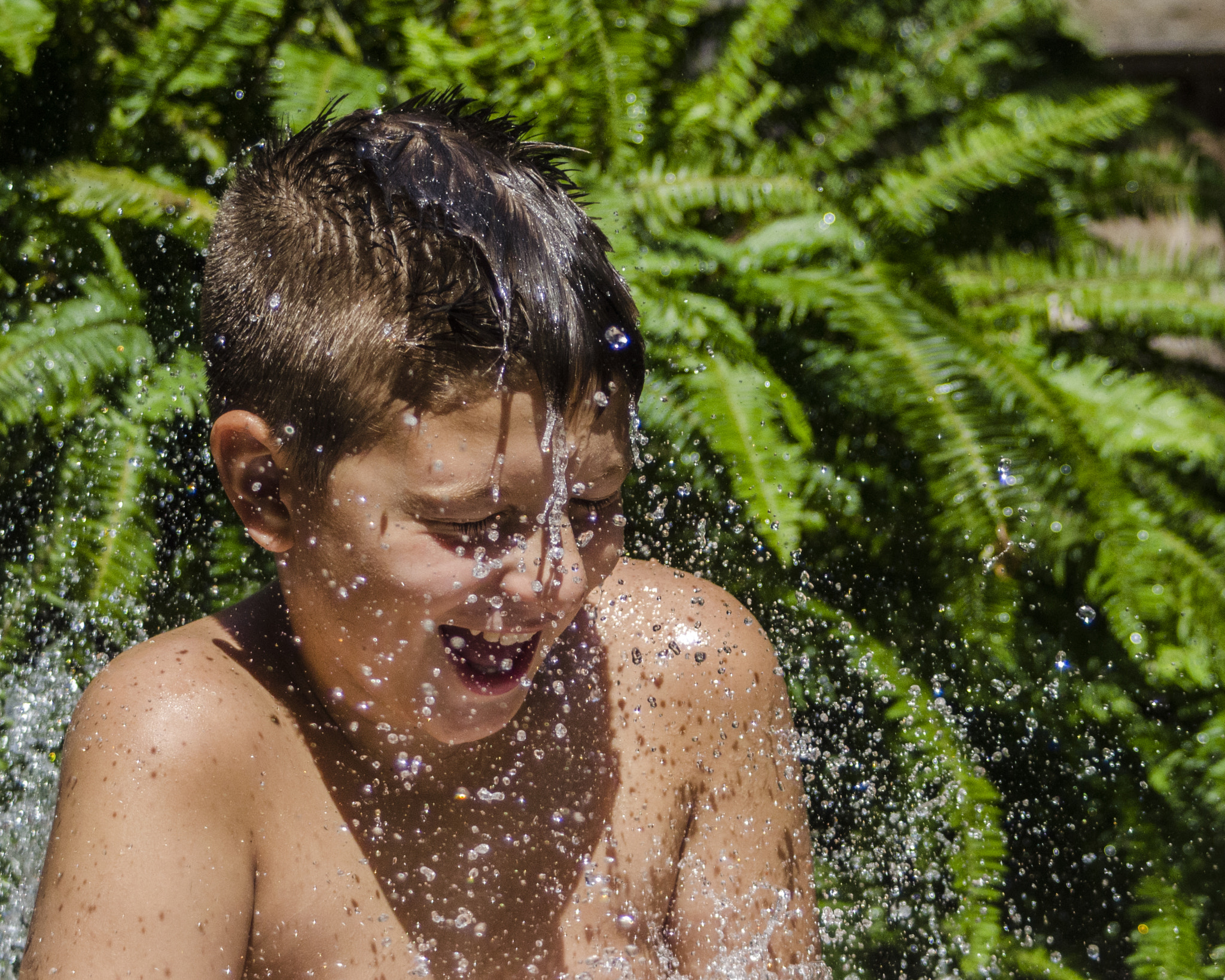AF Zoom-Nikkor 35-70mm f/3.3-4.5 sample photo. Playing with water photography