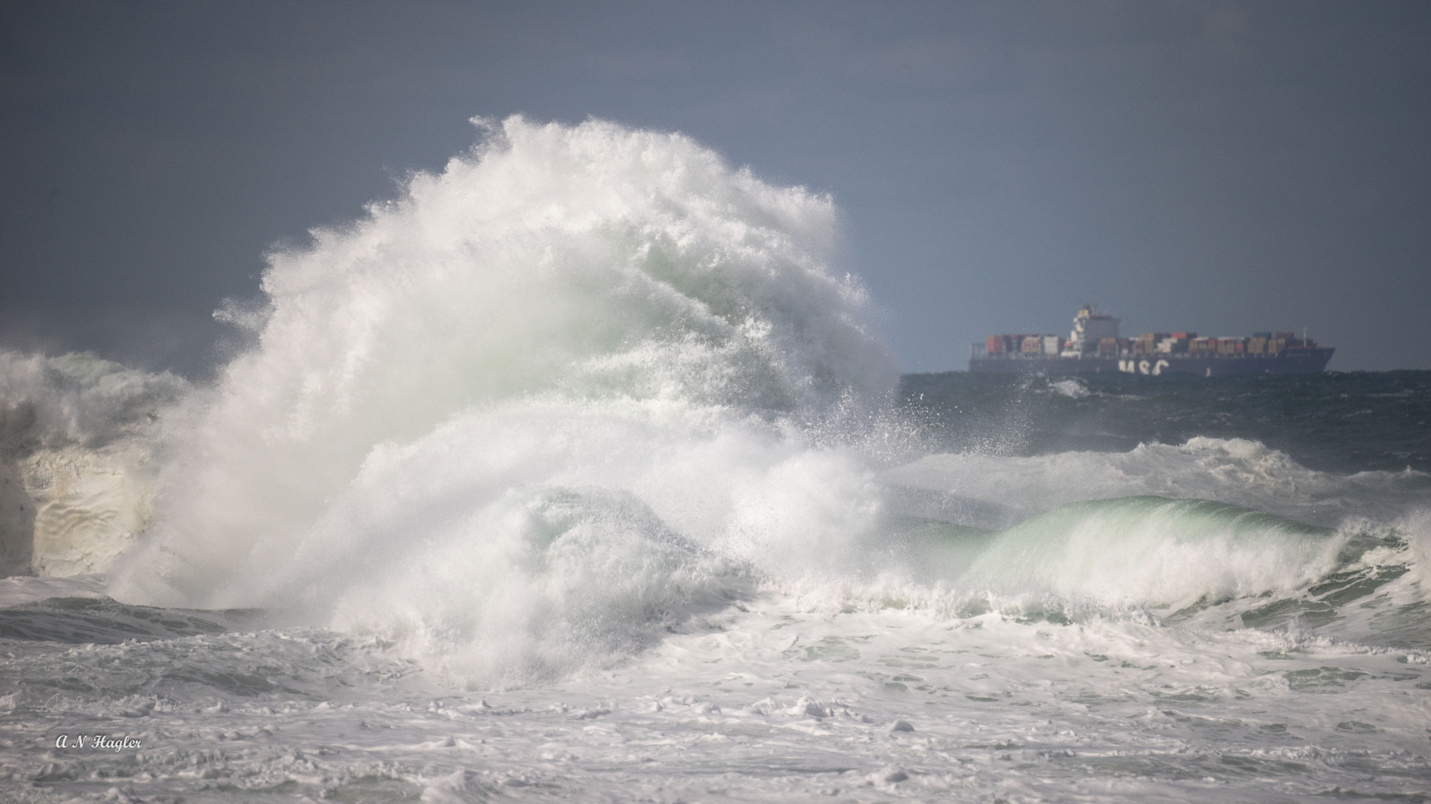 Sony a7 + Sony 500mm F8 Reflex sample photo. Storm surf & ship in rio sun photography