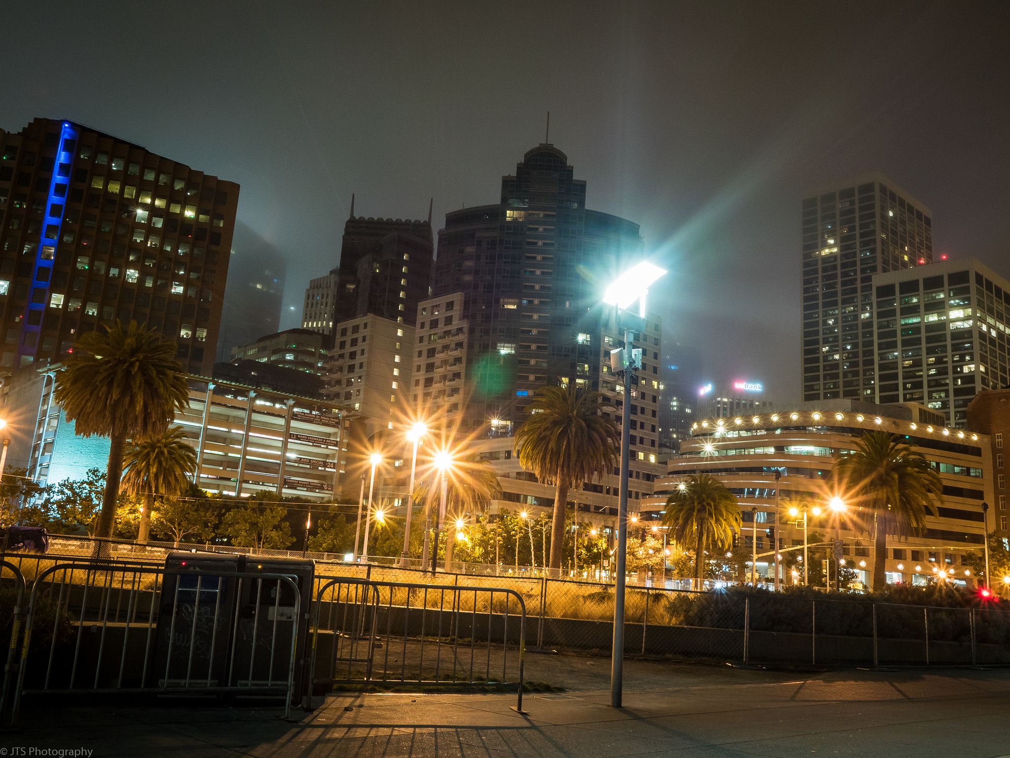 Panasonic Lumix DMC-GM5 + LEICA DG SUMMILUX 15/F1.7 sample photo. San francisco night photography