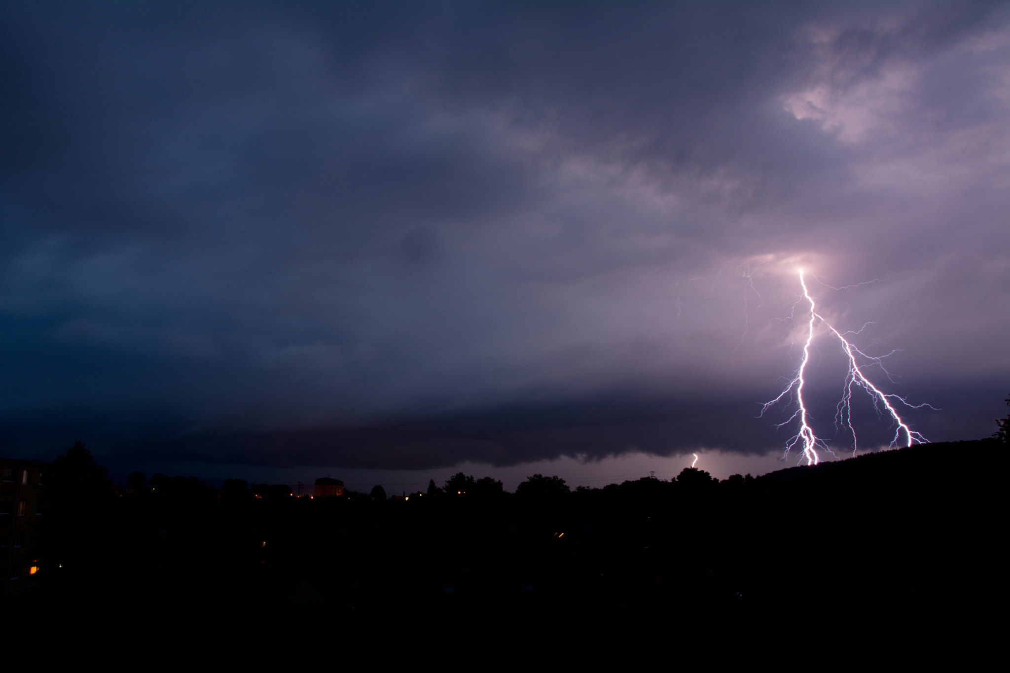 Nikon D5200 + 18.00 - 105.00 mm f/3.5 - 5.6 sample photo. Storm photography