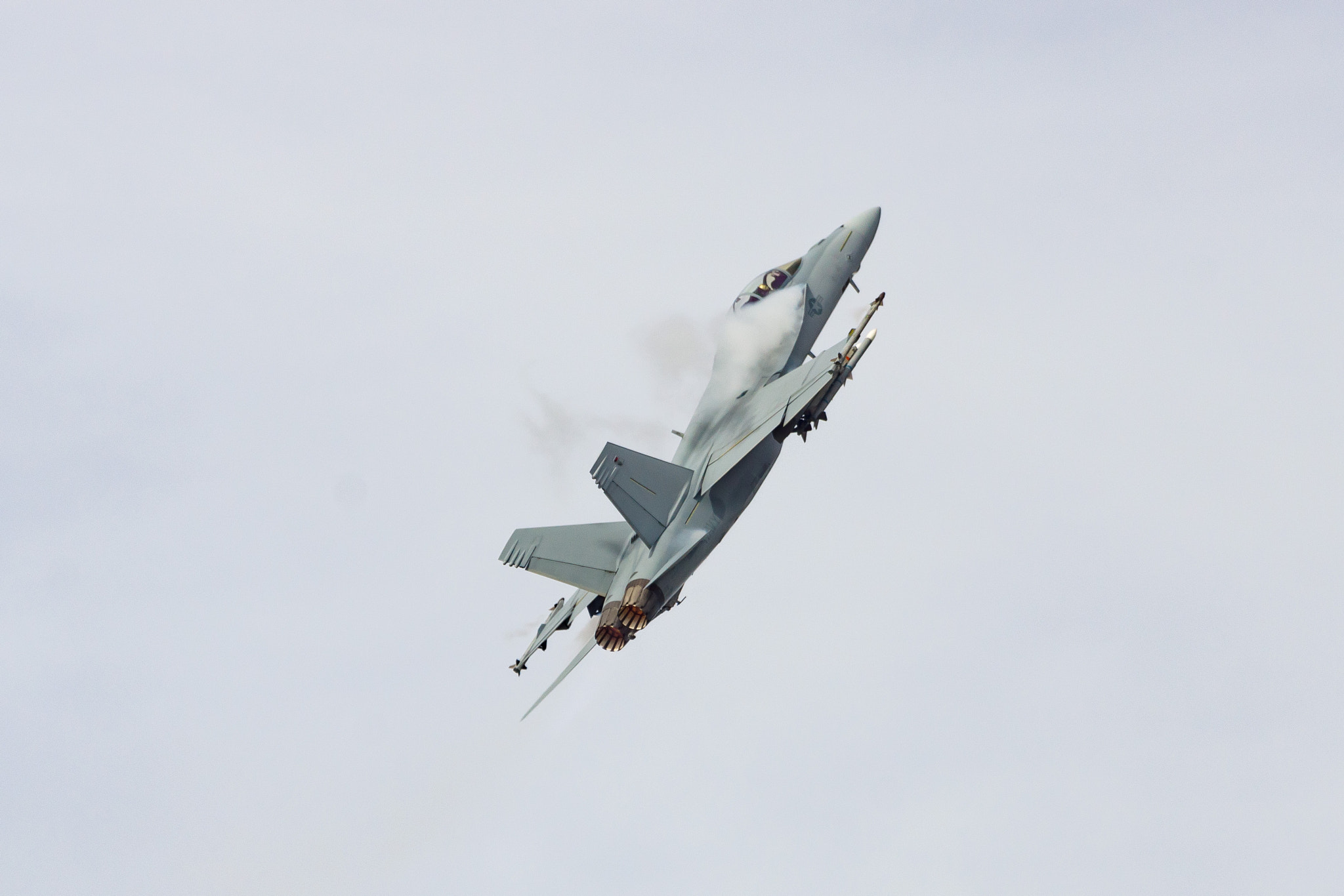 Sony SLT-A65 (SLT-A65V) + Sony 70-400mm F4-5.6 G SSM sample photo. Super hornet vapour photography