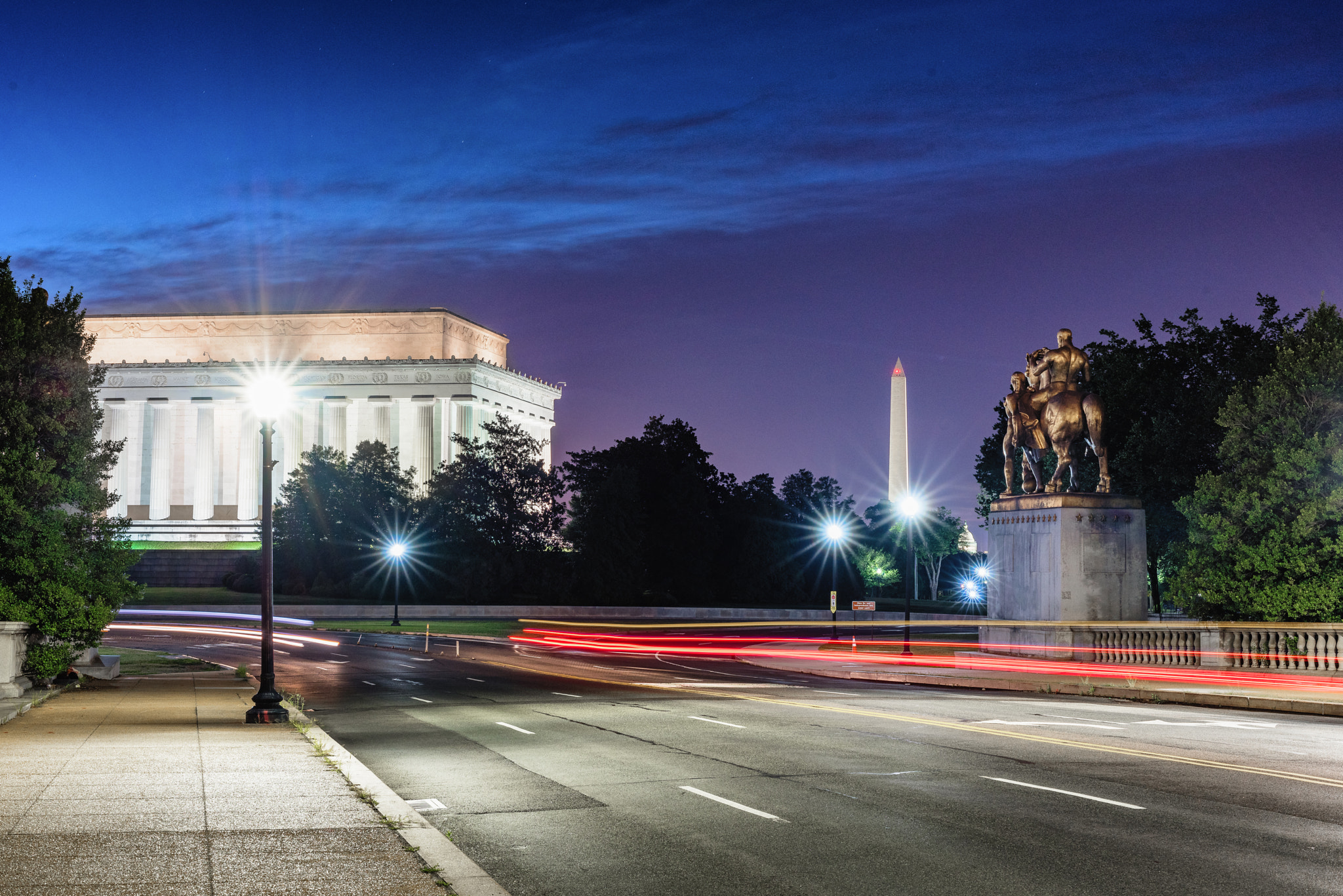 Nikon D810 + ZEISS Milvus 50mm F1.4 sample photo. Lincoln memorial before sunrise photography